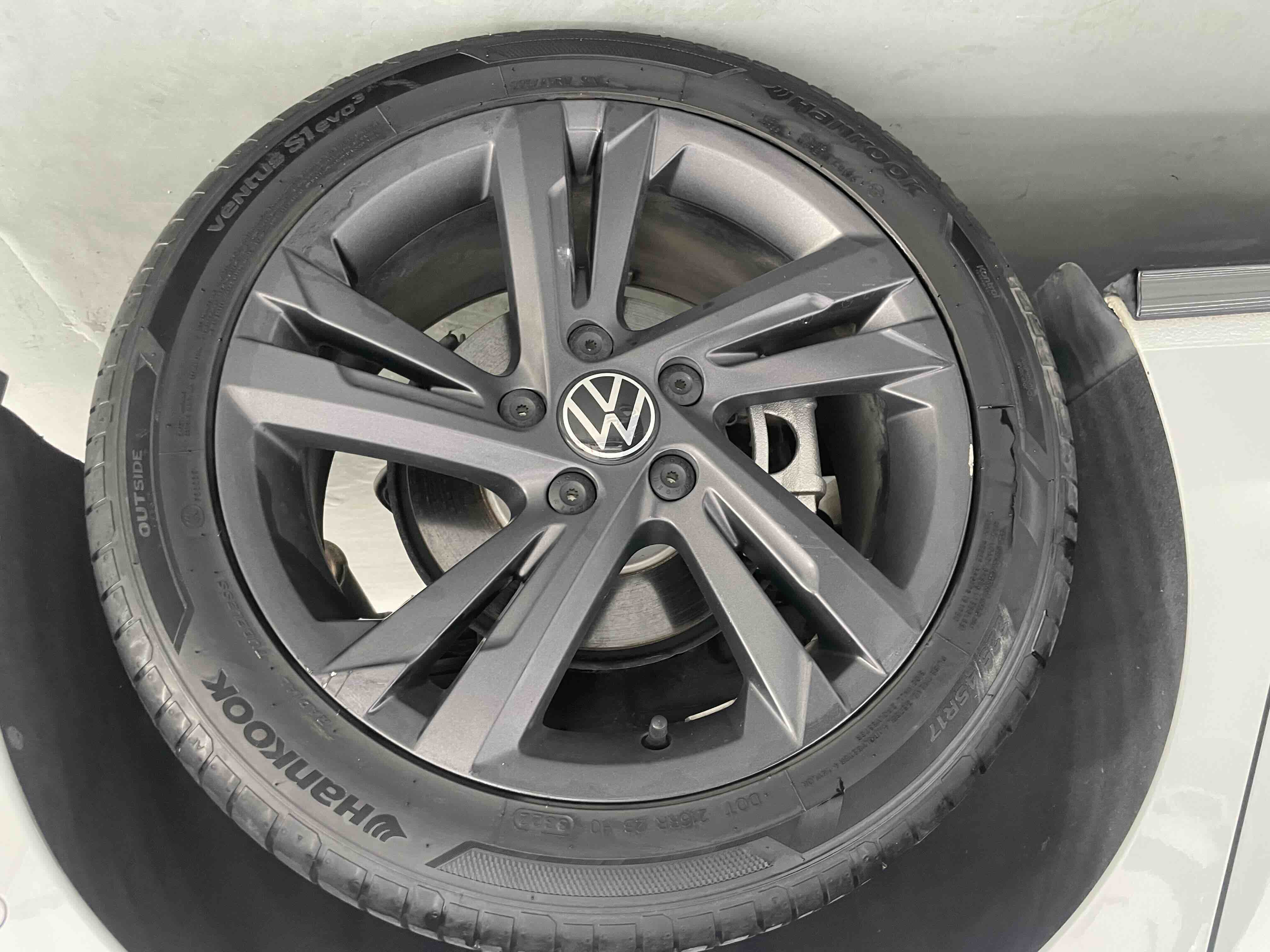 Volkswagen Golf 2022 car image #23