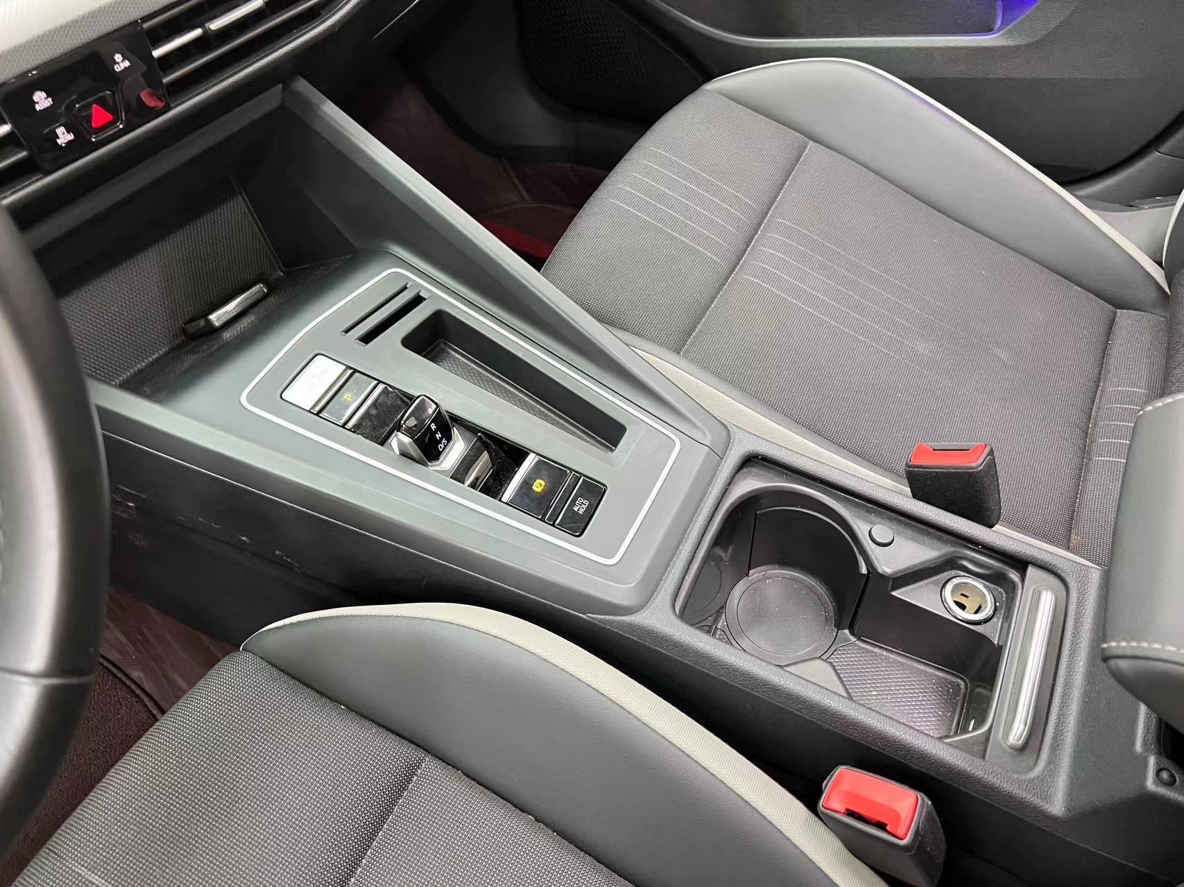 Volkswagen Golf 2022 car image #23