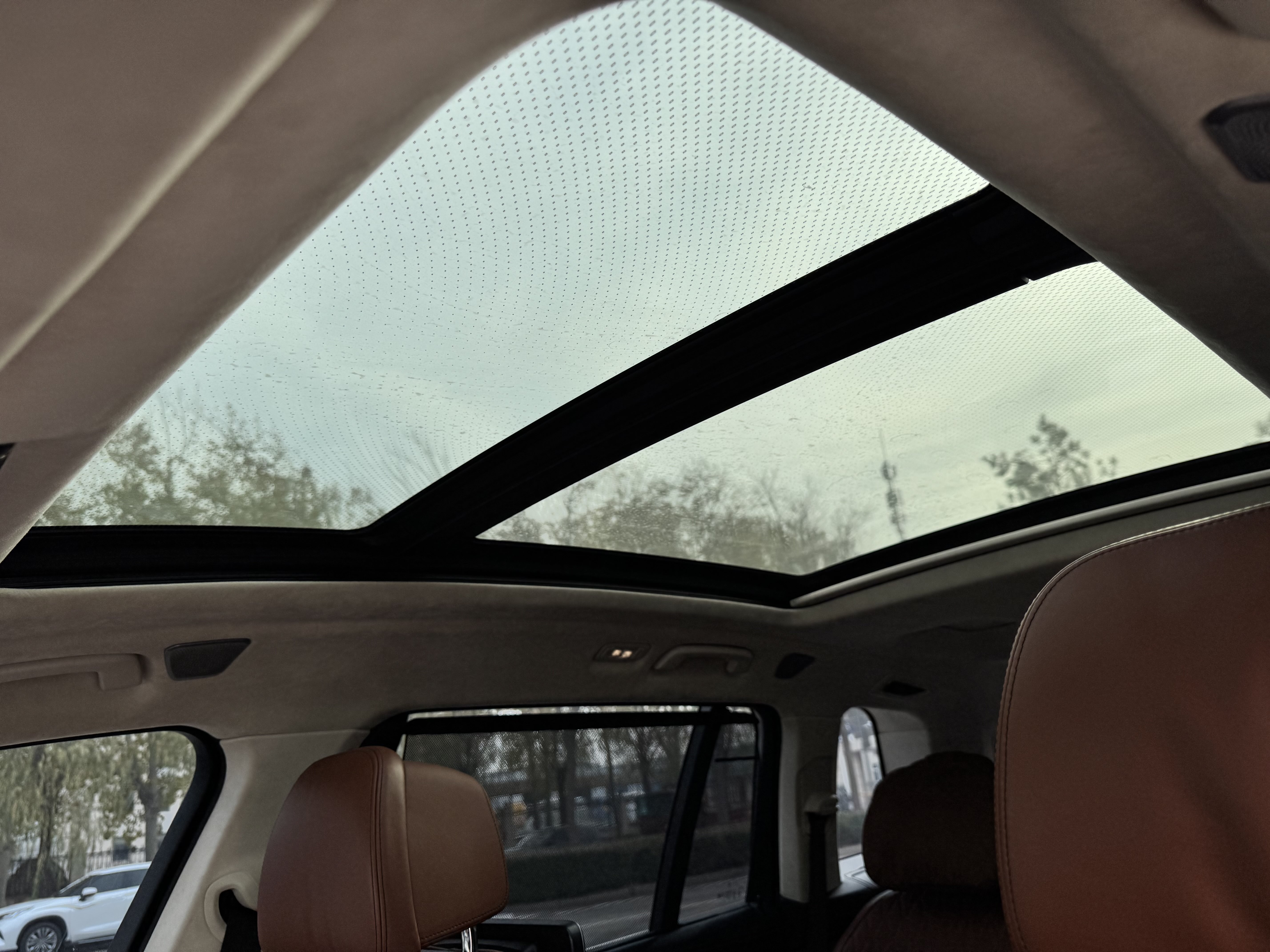 BMW X7 M60i 2021 car image #23