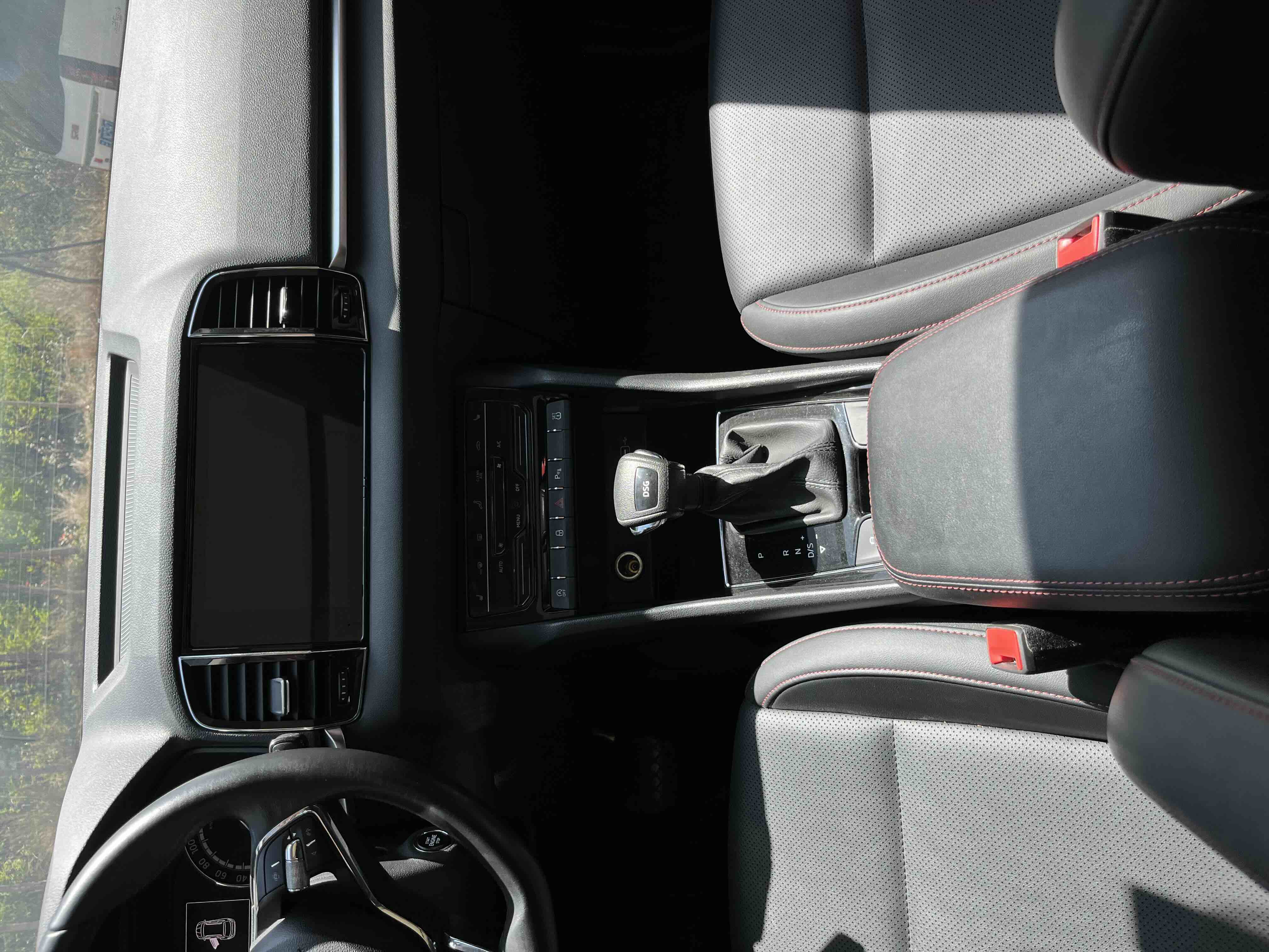 Skoda Karoq 2022 изображение автомобиля #23