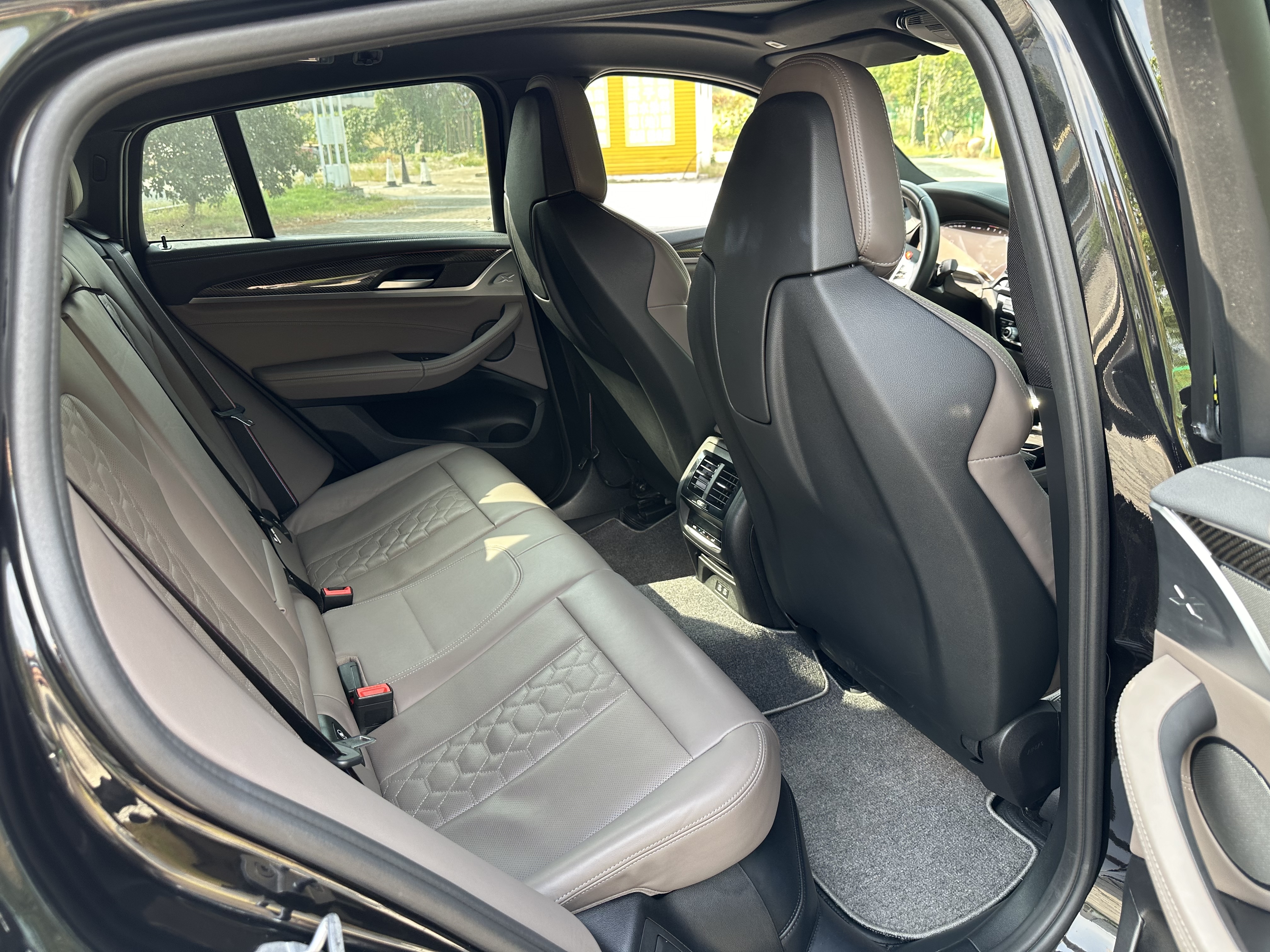 BMW X4 M 2021 car image #23