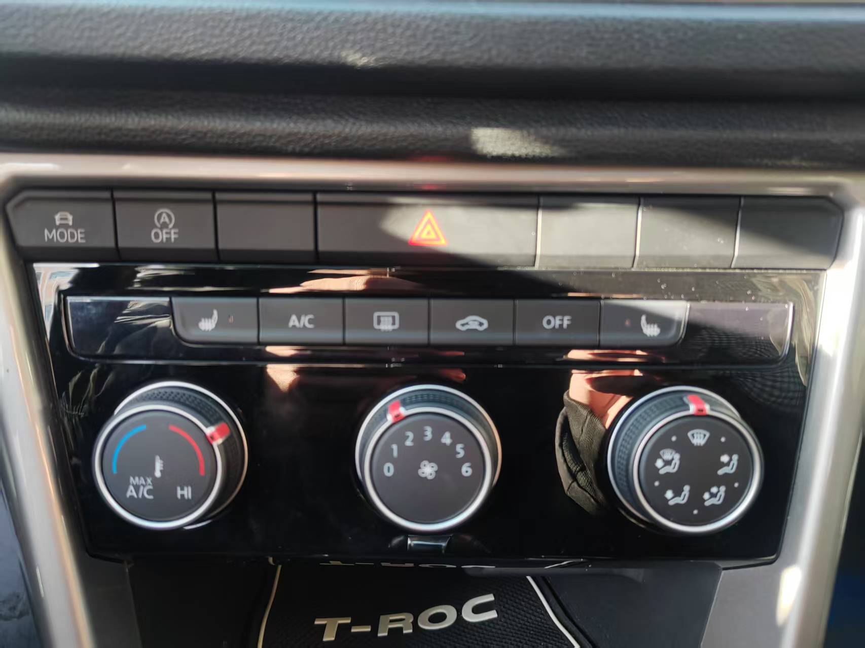 Volkswagen T-Roc 2021 car image #23