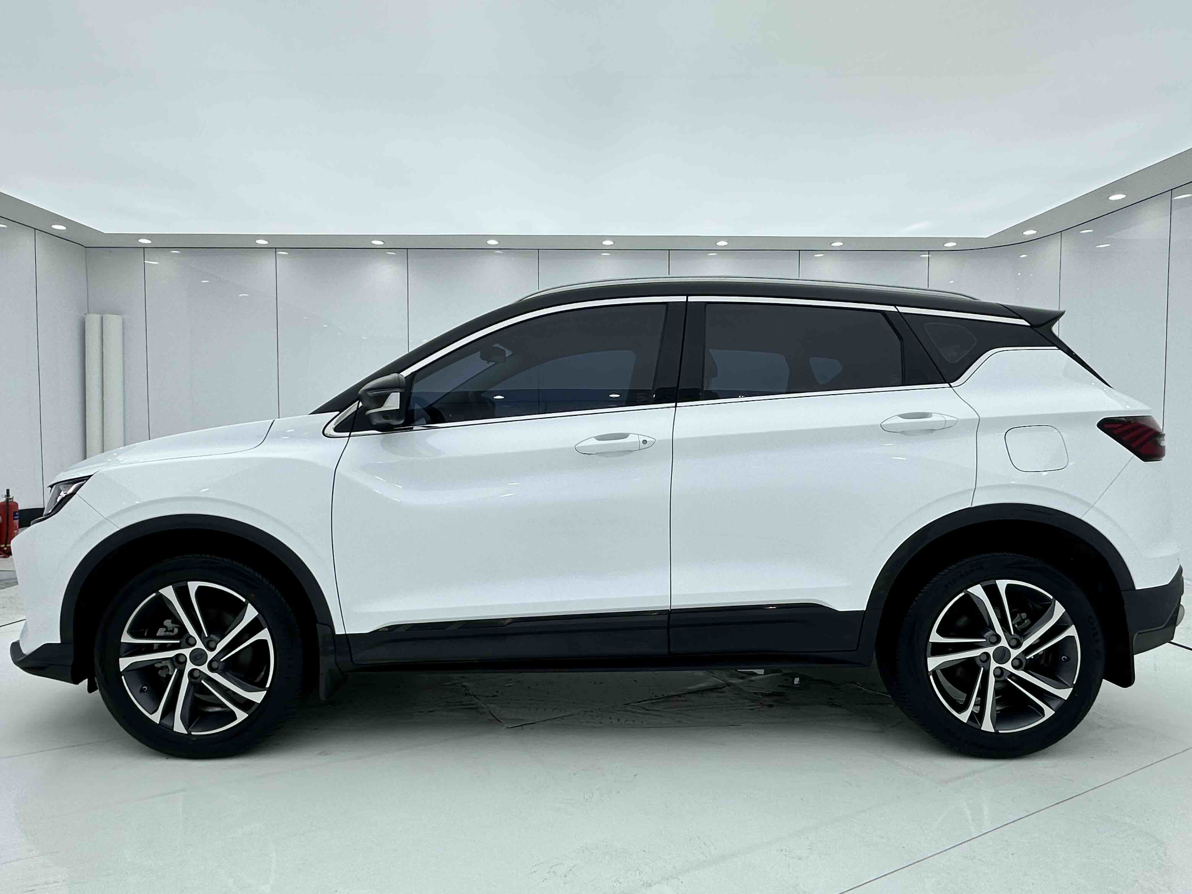 GEELY Coolray 2022 #23 GEELY Coolray 2022 car image #23