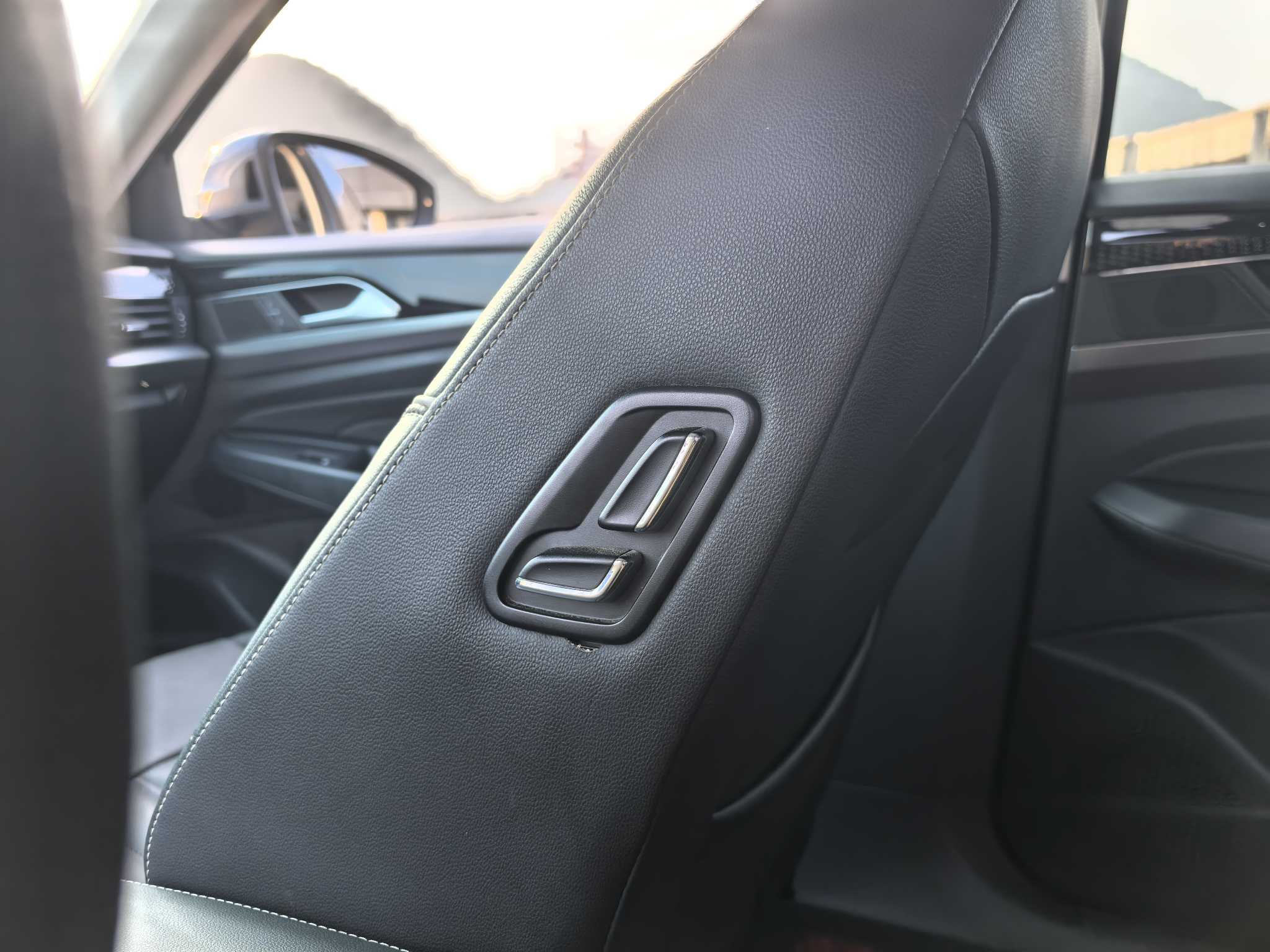 Volkswagen Passat 2022 صورة سيارة #23