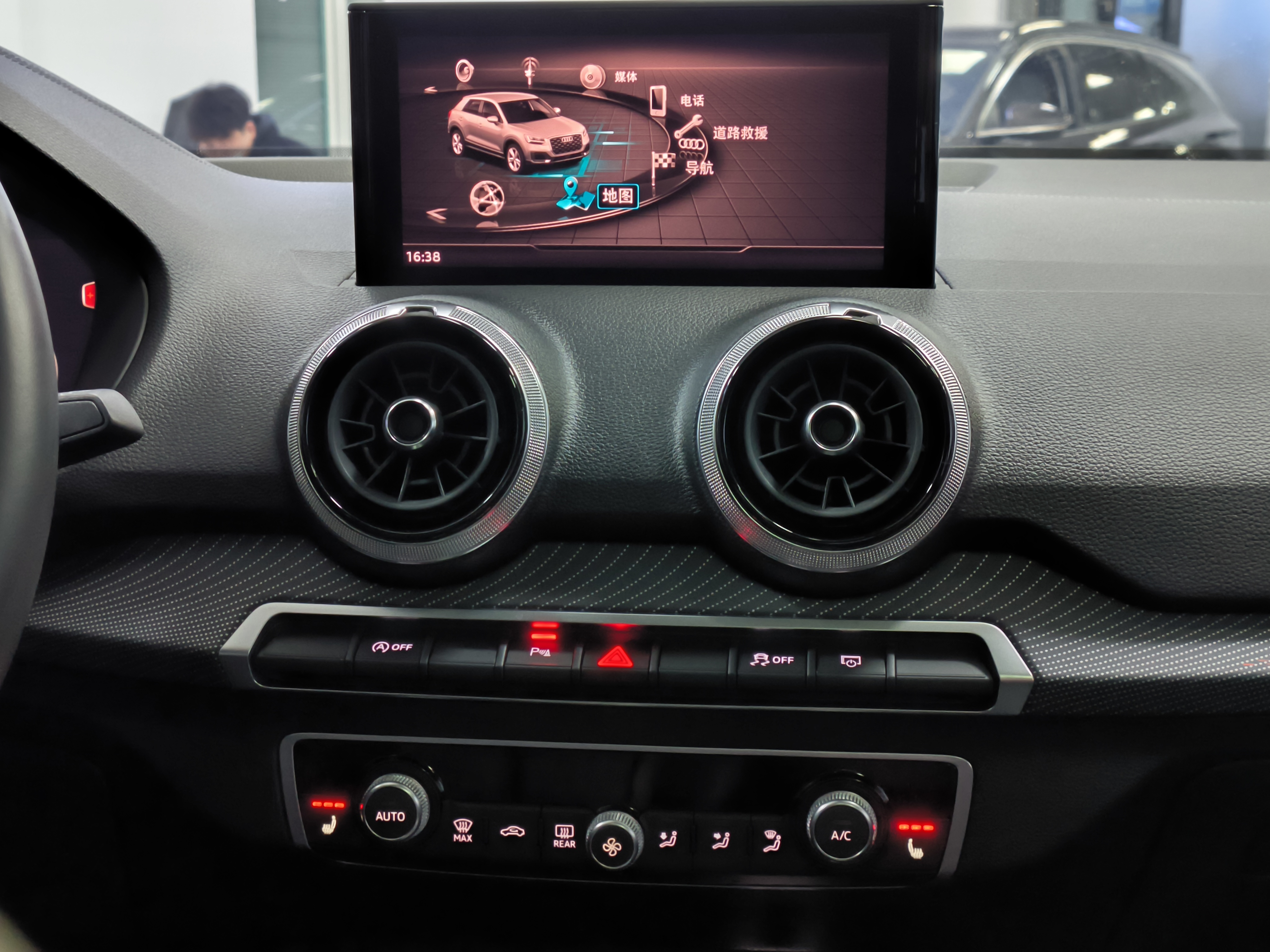 Audi Q2L 2022 immagine di auto #23