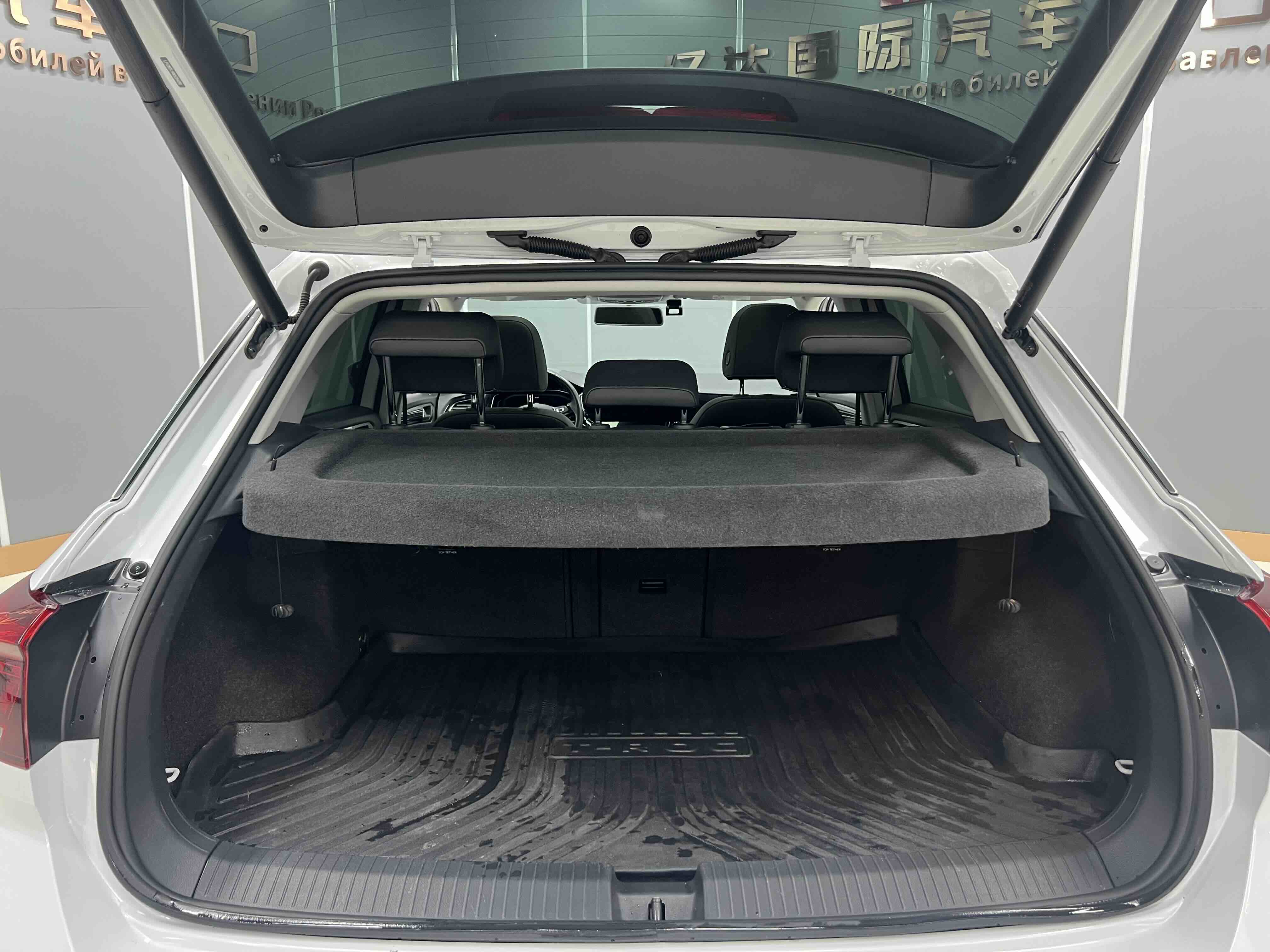 Volkswagen T-Roc 2021 car image #23