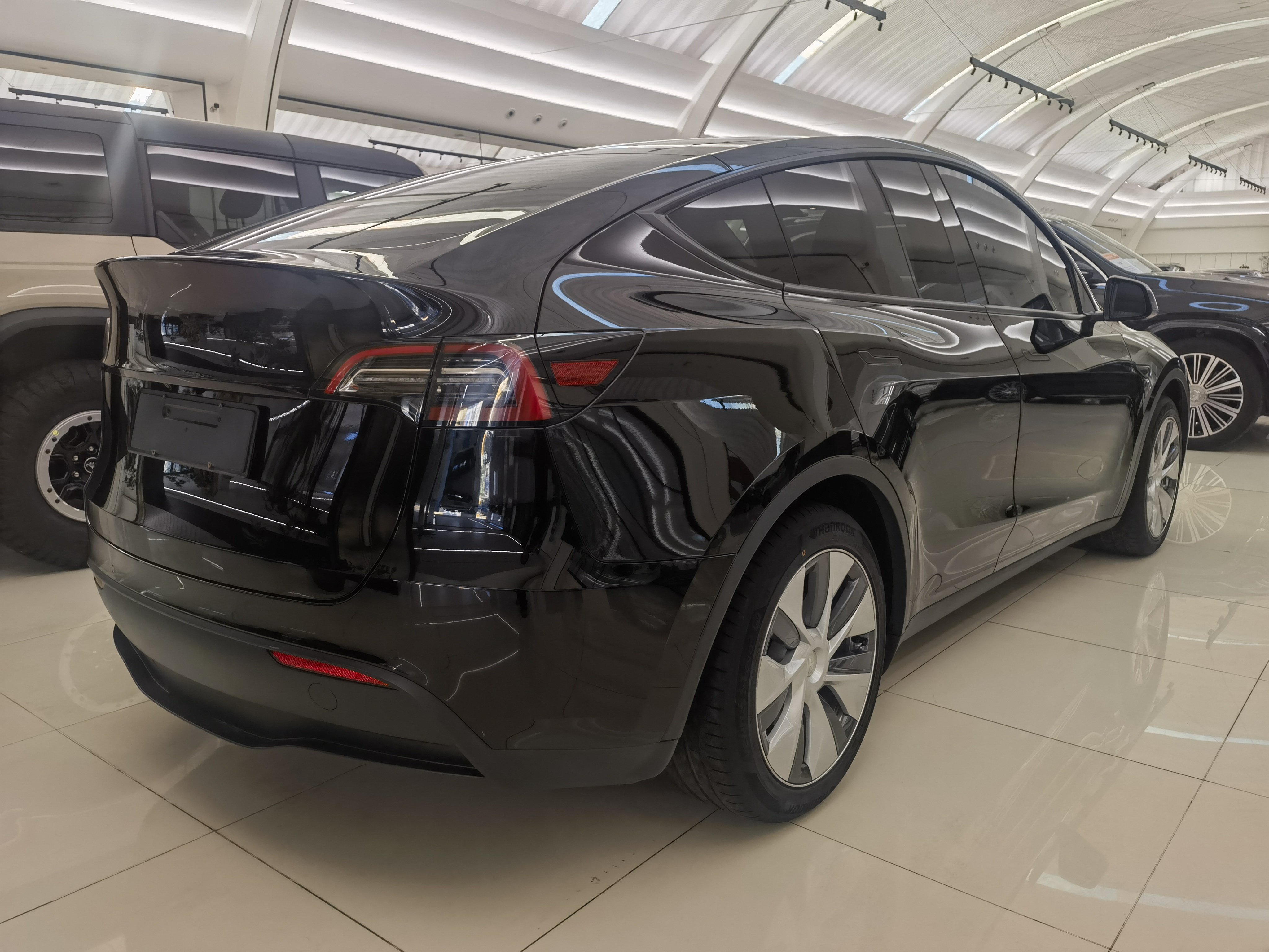 Tesla Model Y 2022 car image #23