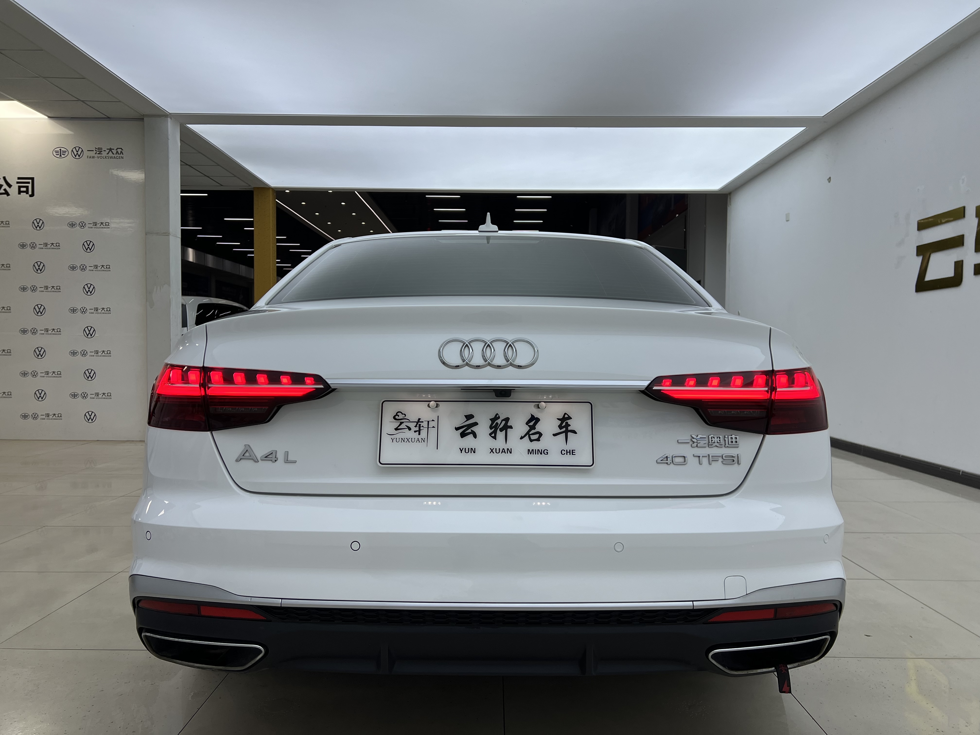 Audi A4L 2022 car image #23