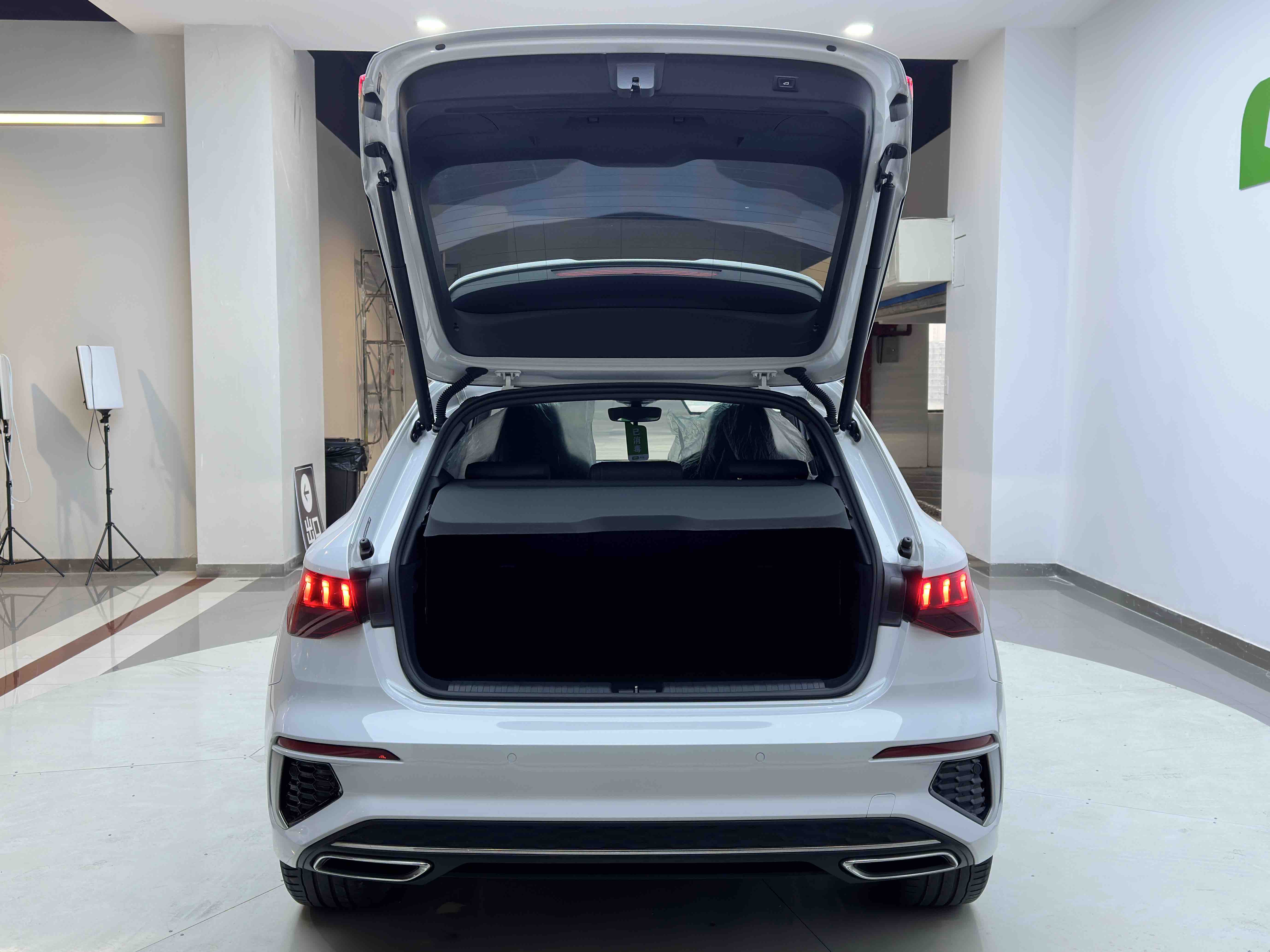 2023 #23 2023 immagine di auto #23