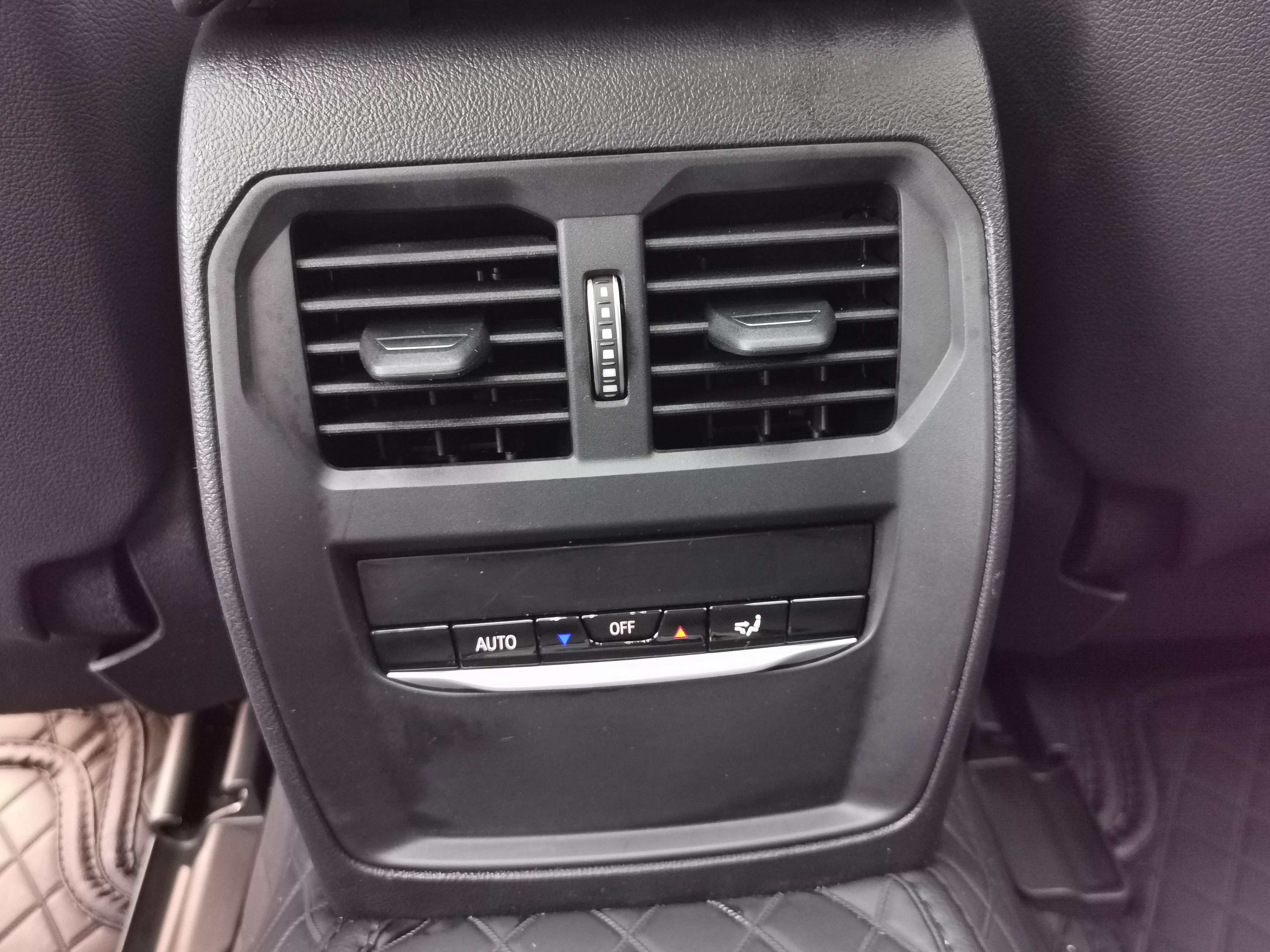 BMW i4 M50 2023 #23 BMW i4 M50 2023 car image #23