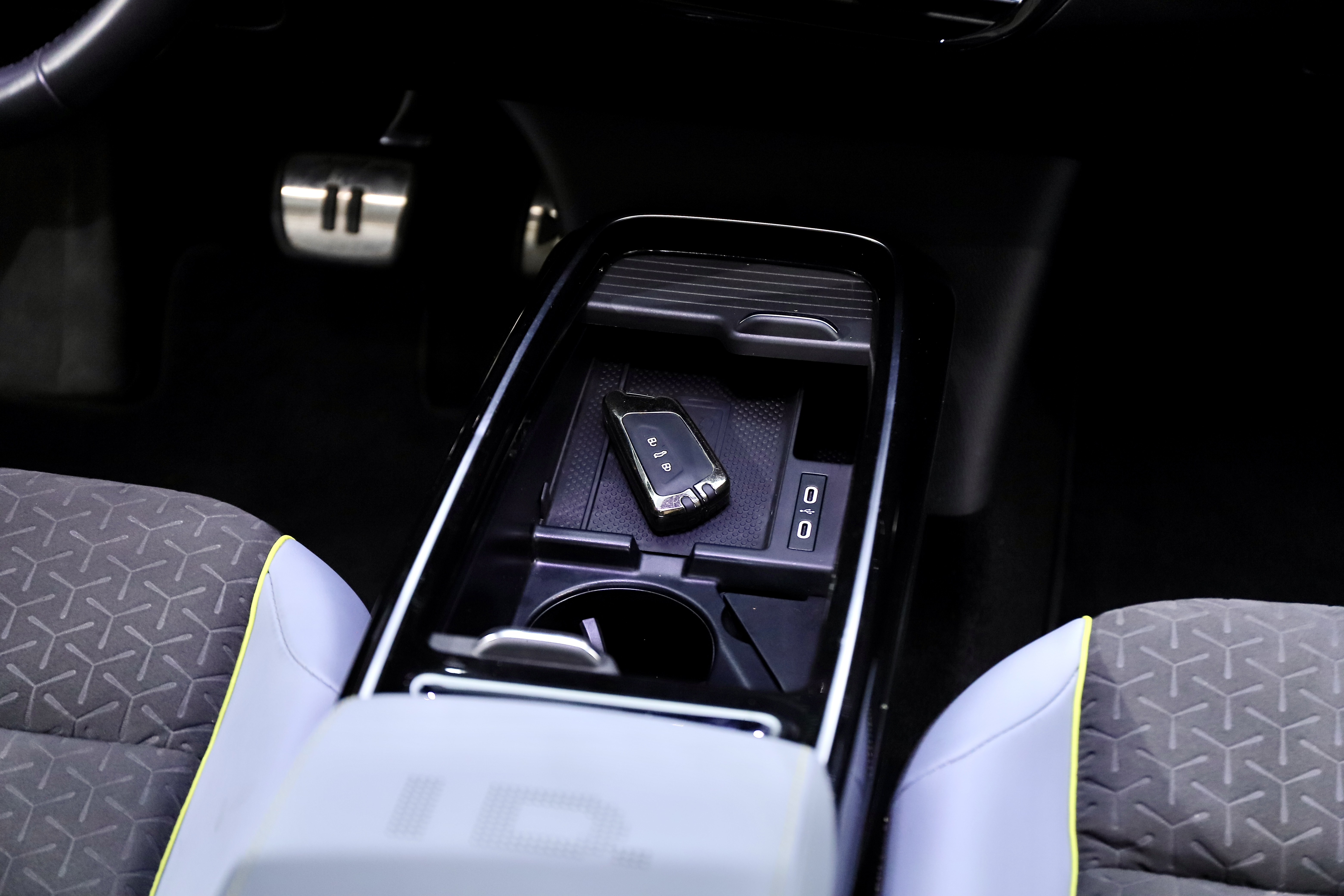 Volkswagen ID.4 X 2022 immagine di auto #23