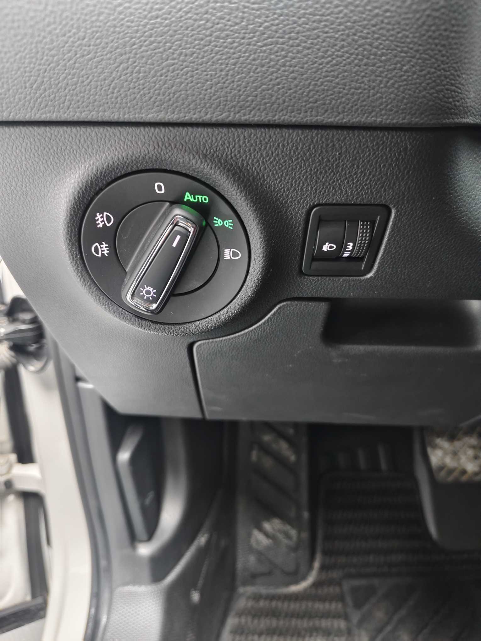 Skoda Karoq 2022 car image #23