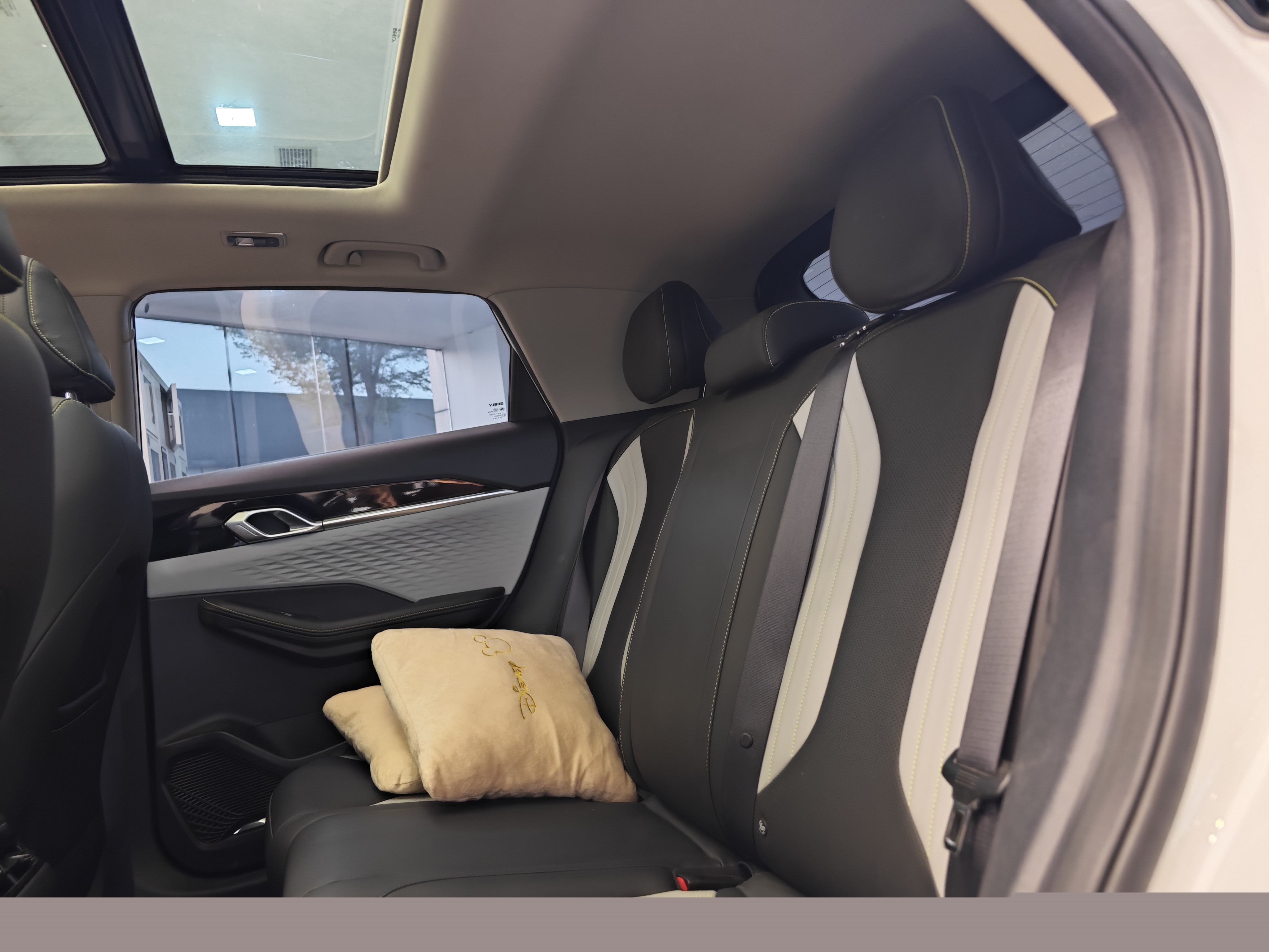 GEELY Coolray 2023 immagine di auto #23