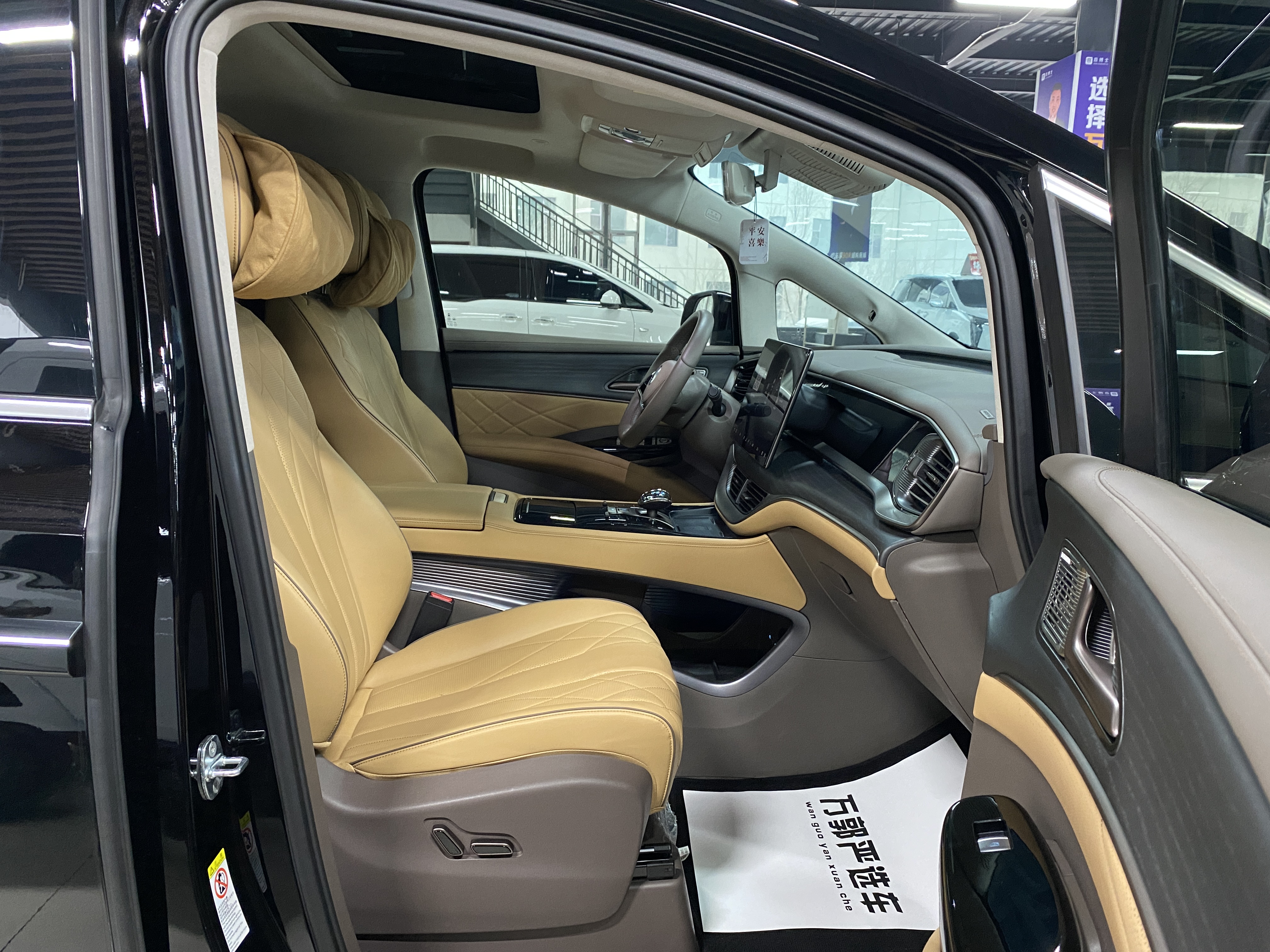 Denza D9 2023 изображение автомобиля #23