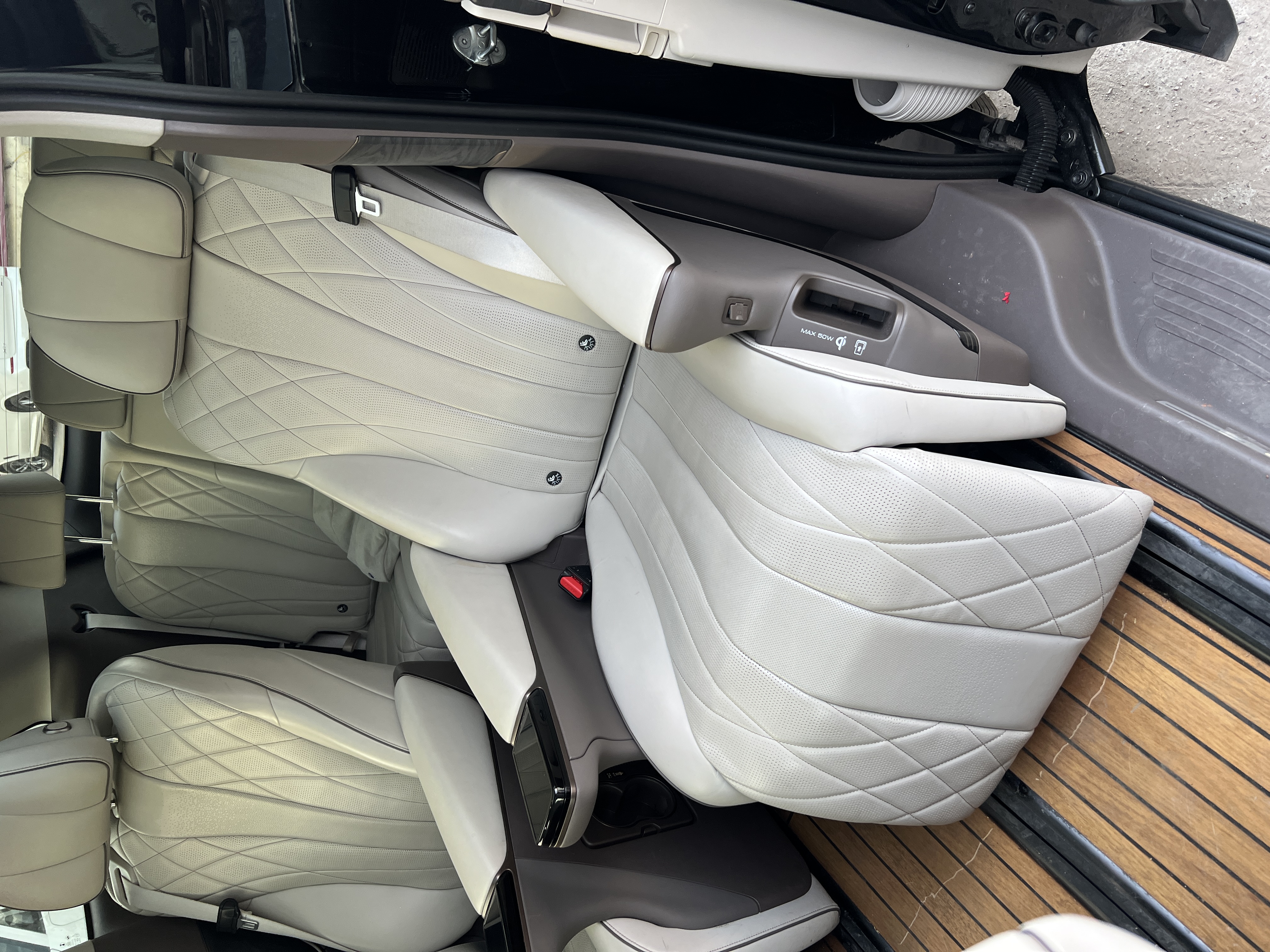 Denza D9 2023 صورة سيارة #23