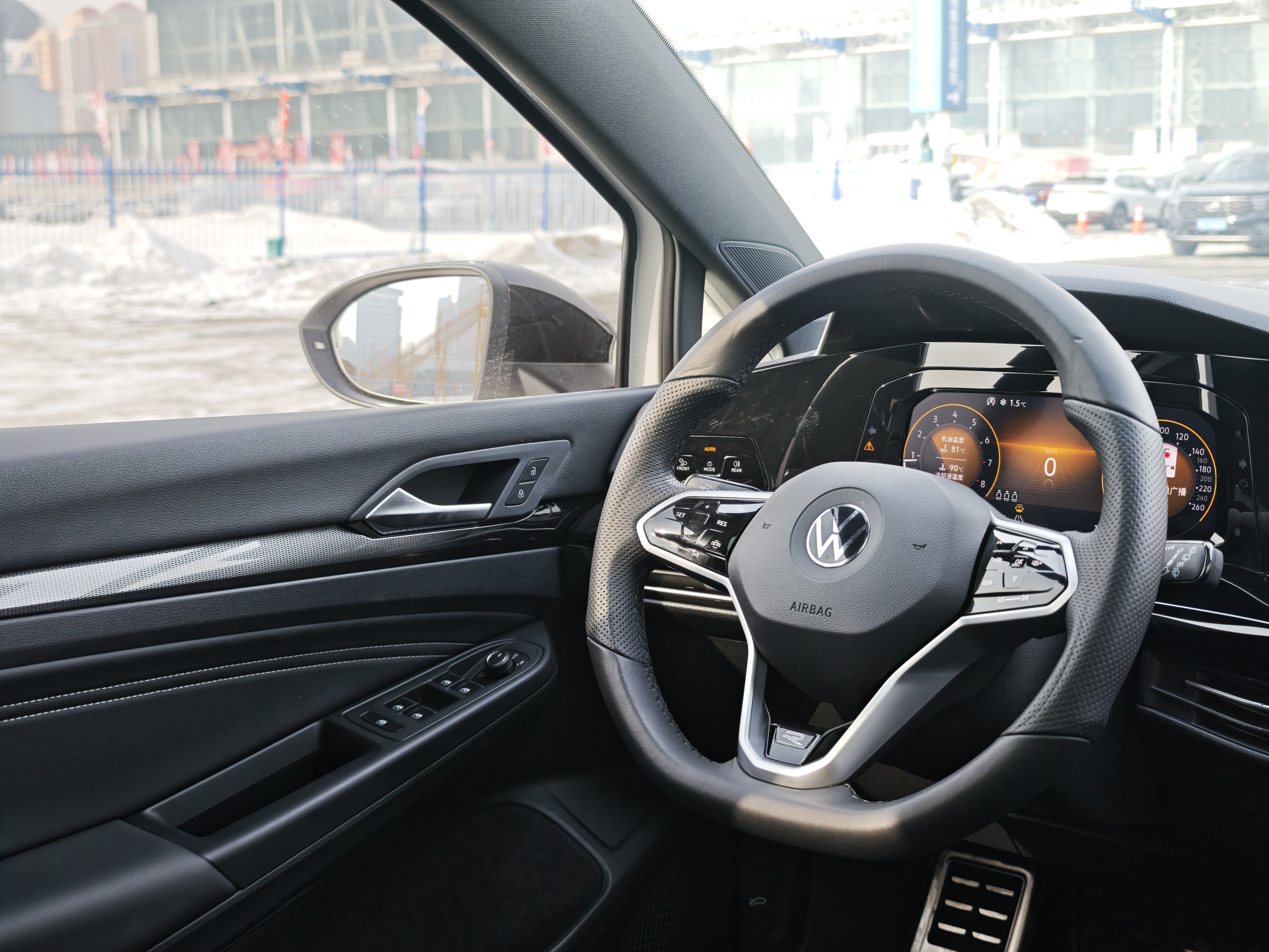 Volkswagen Golf 2023 car image #23