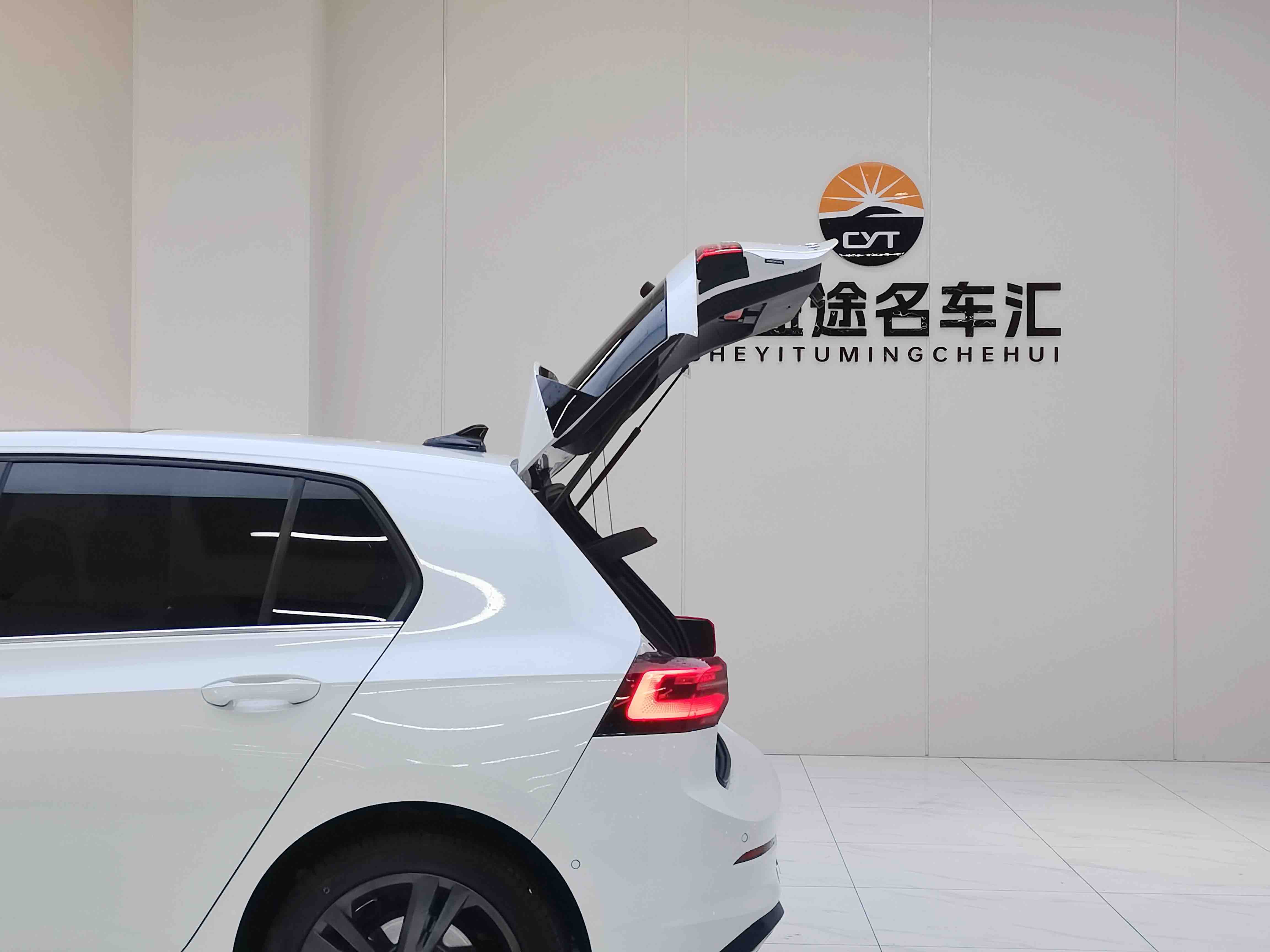 Volkswagen Golf 2023 car image #23