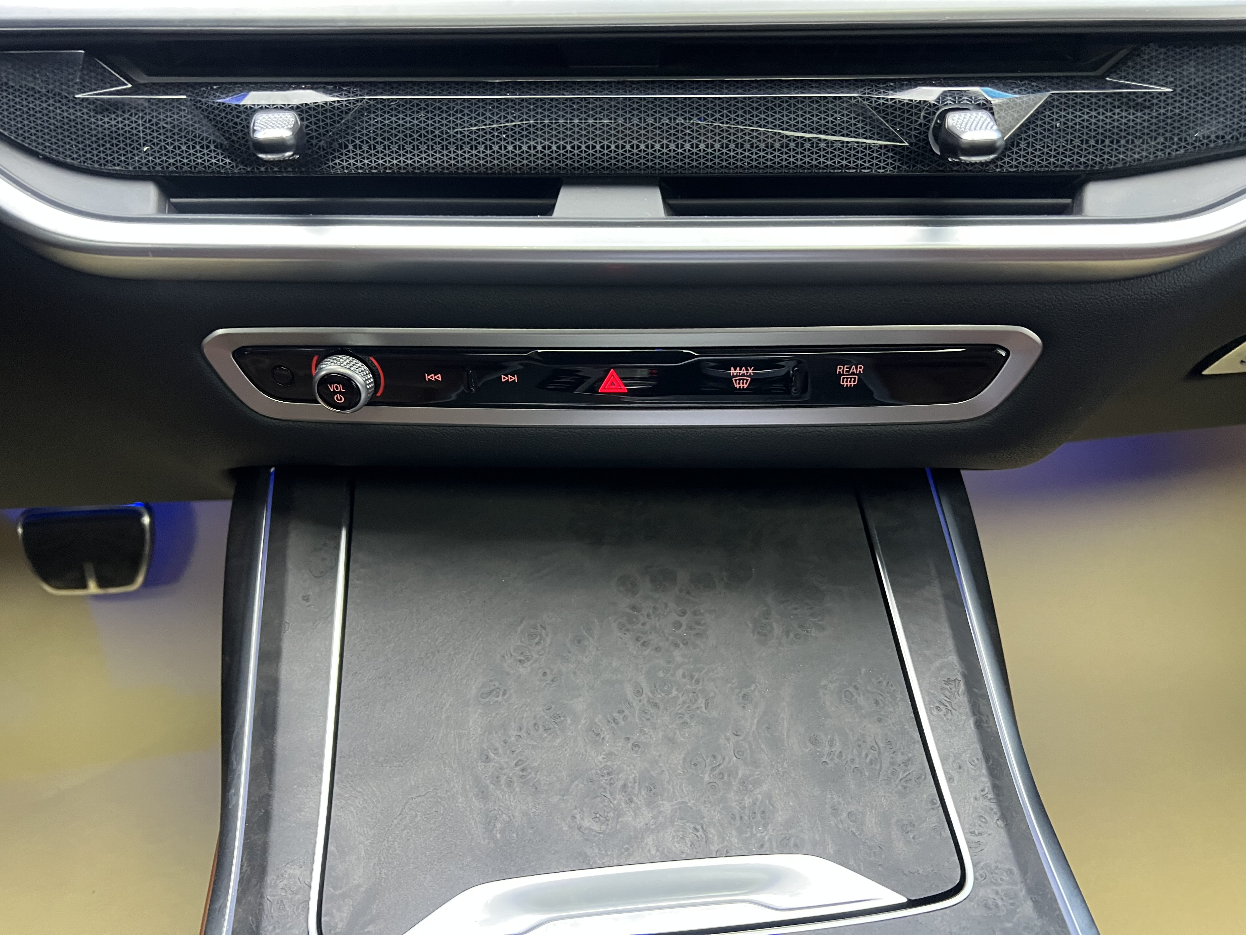 BMW X7 M60i 2023 immagine di auto #23