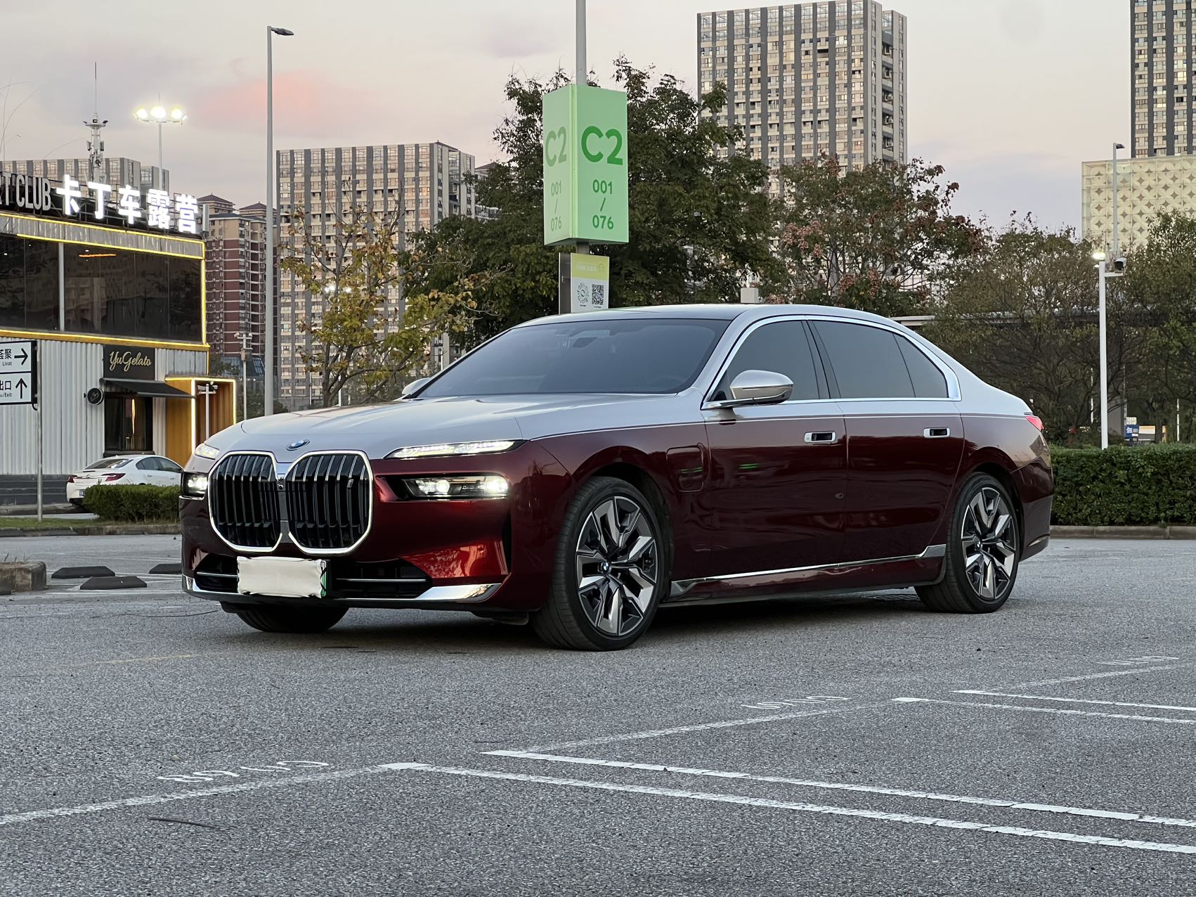 BMW i7 2023 car image #23