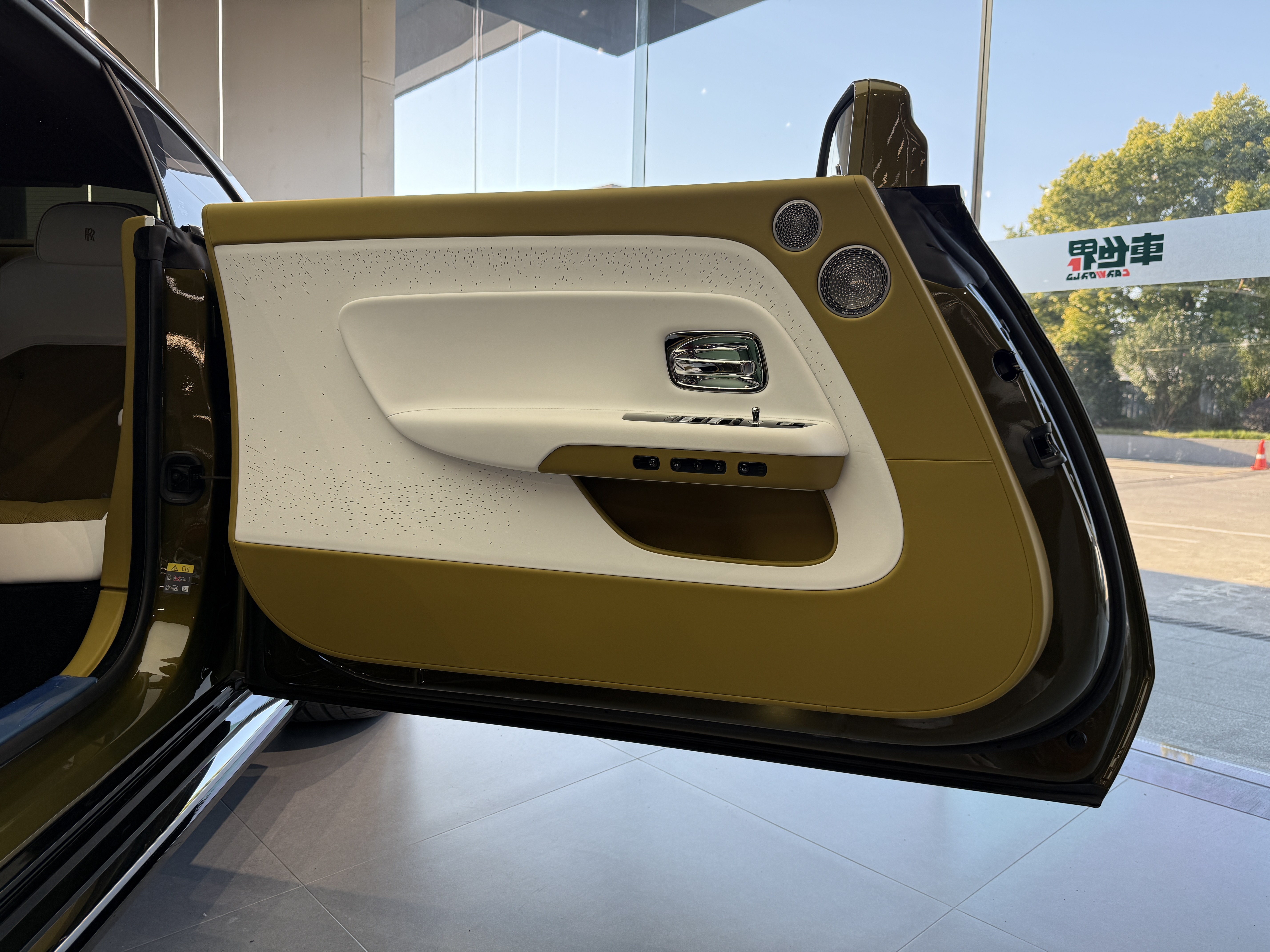 劳斯莱斯 闪灵 2024 #23 劳斯莱斯 闪灵 2024 汽车图片 #23