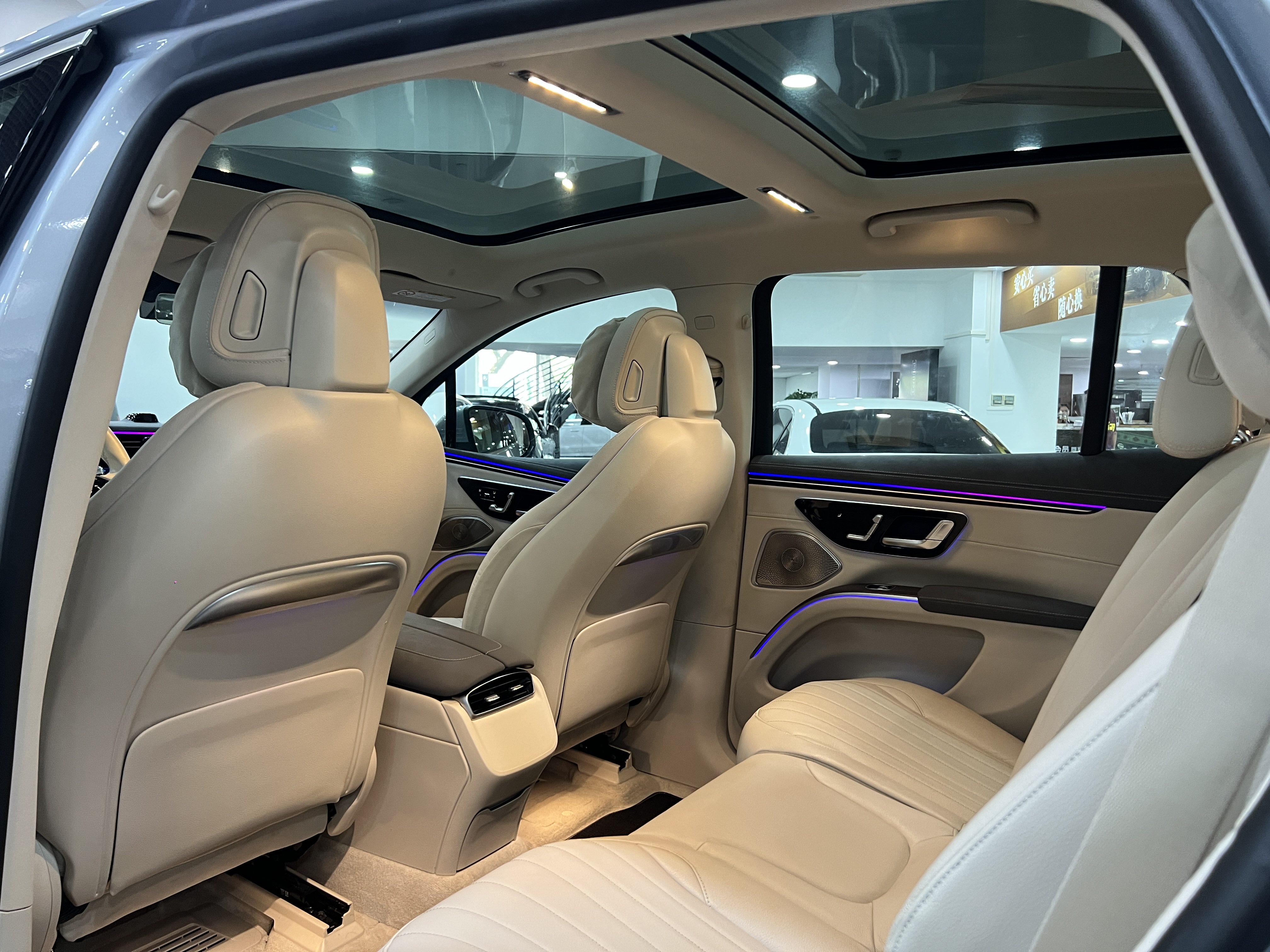 Mercedes-Benz EQS SUV 2023 car image #23