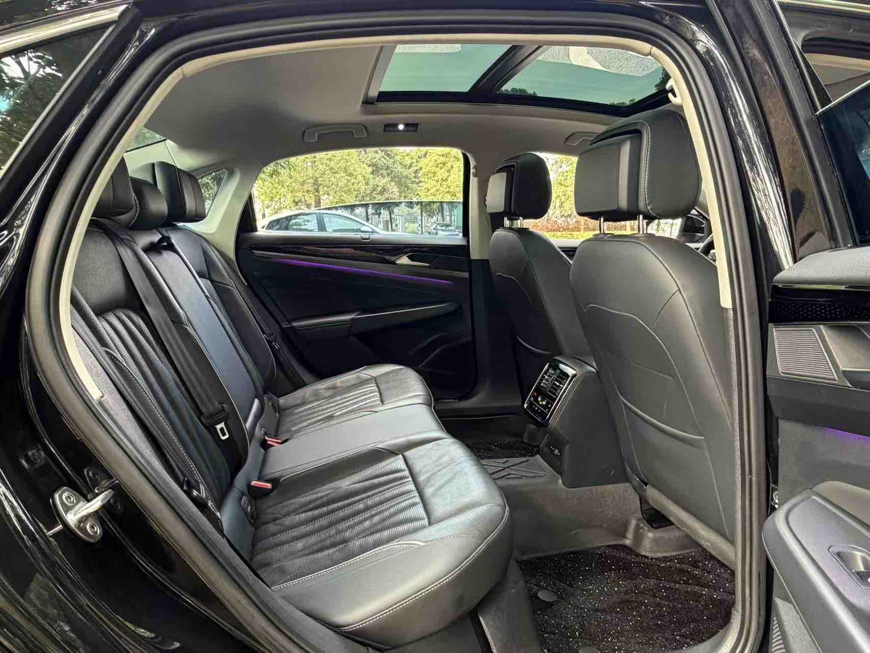 Volkswagen Passat 2023 car image #23