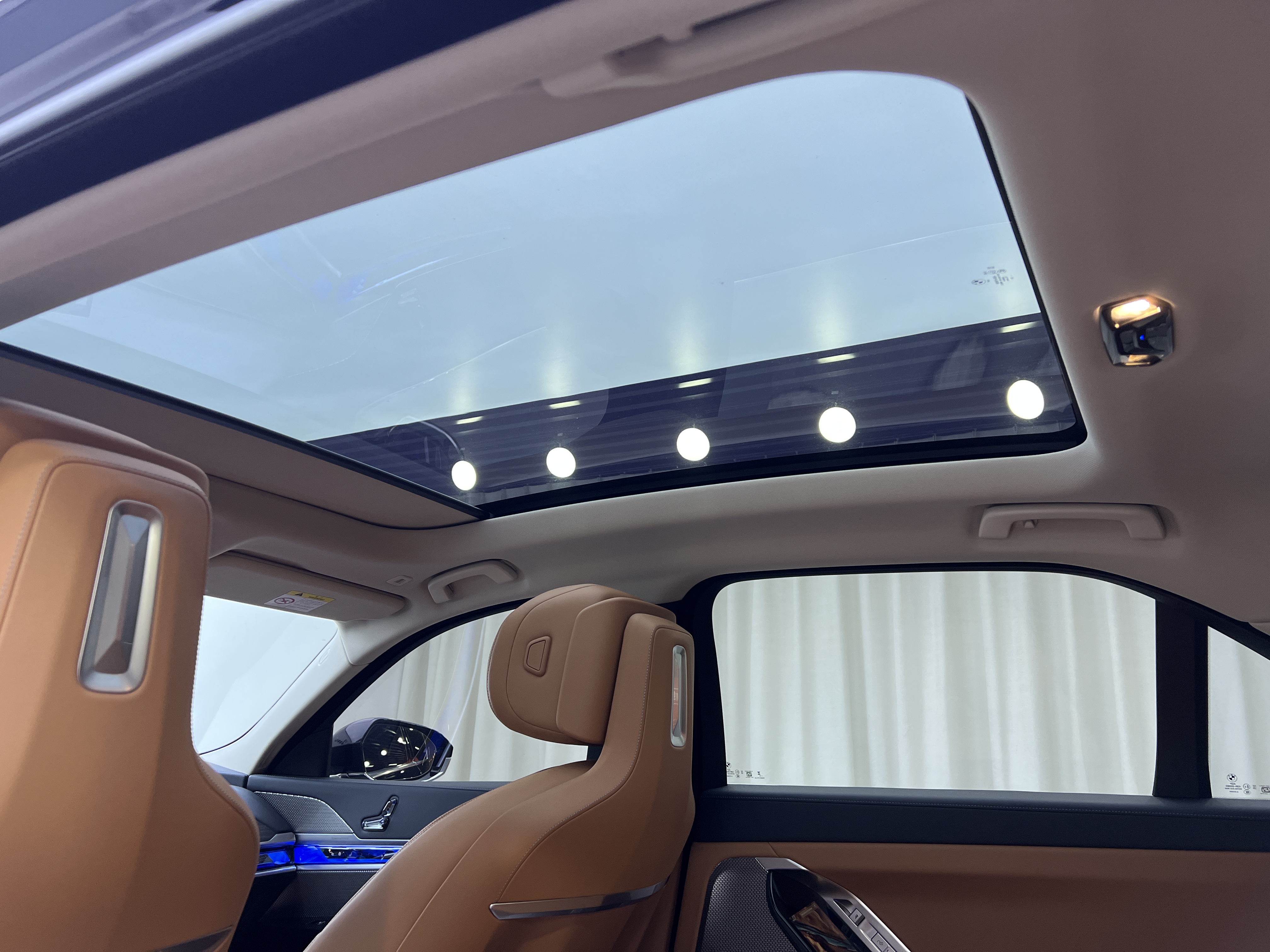 BMW i7 2023 car image #23