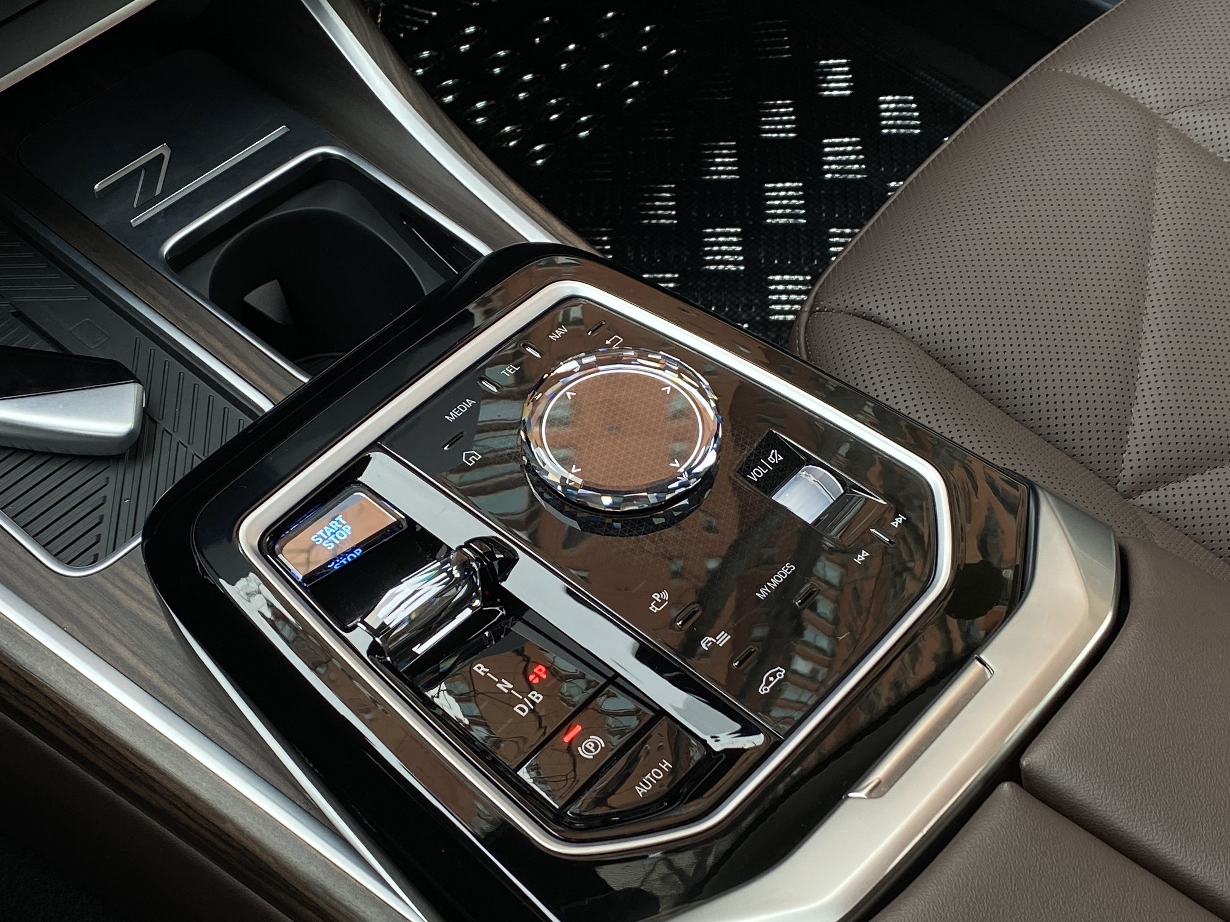 BMW i7 2023 car image #23