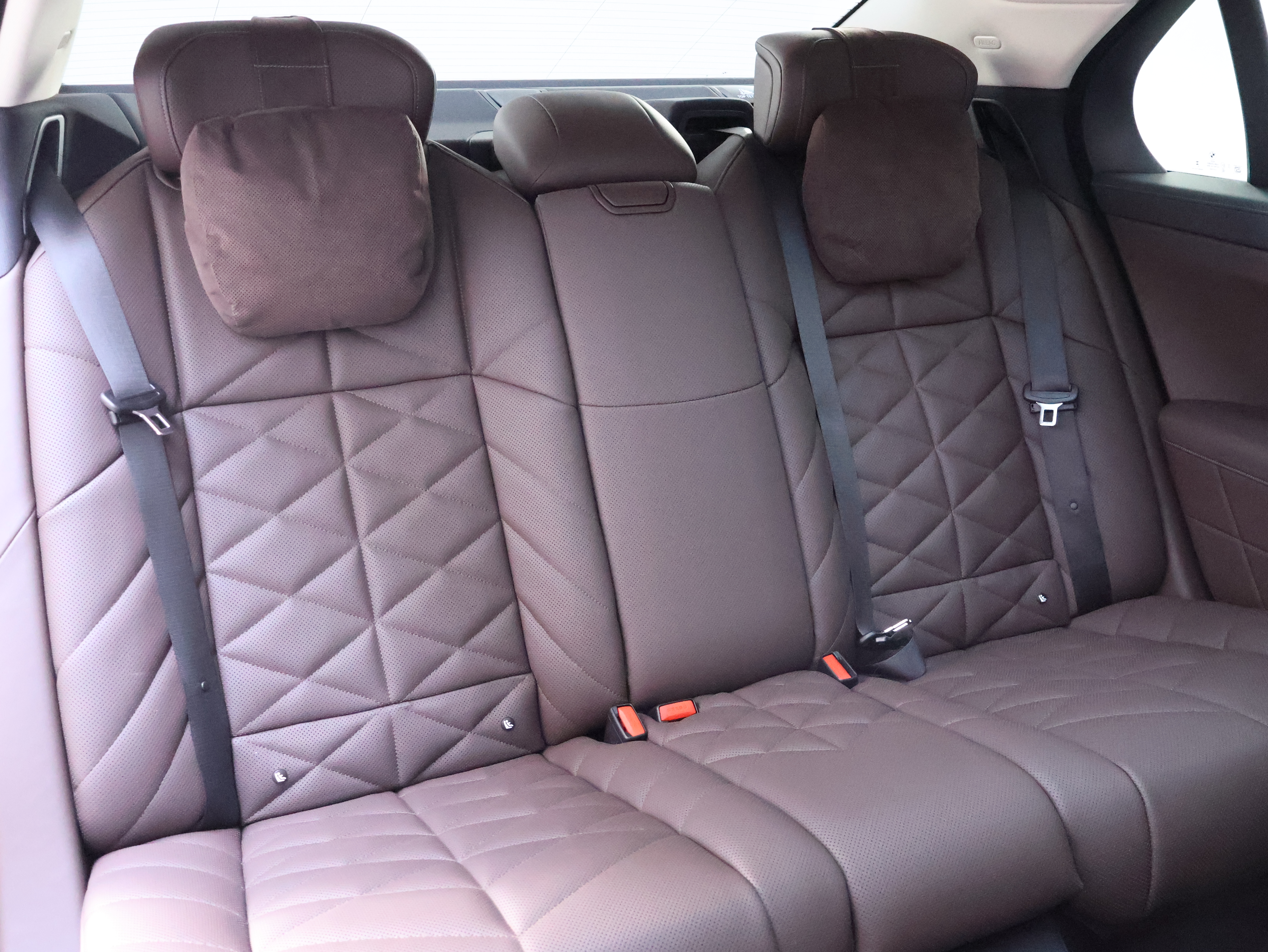 BMW i7 M70L 2024 car image #23