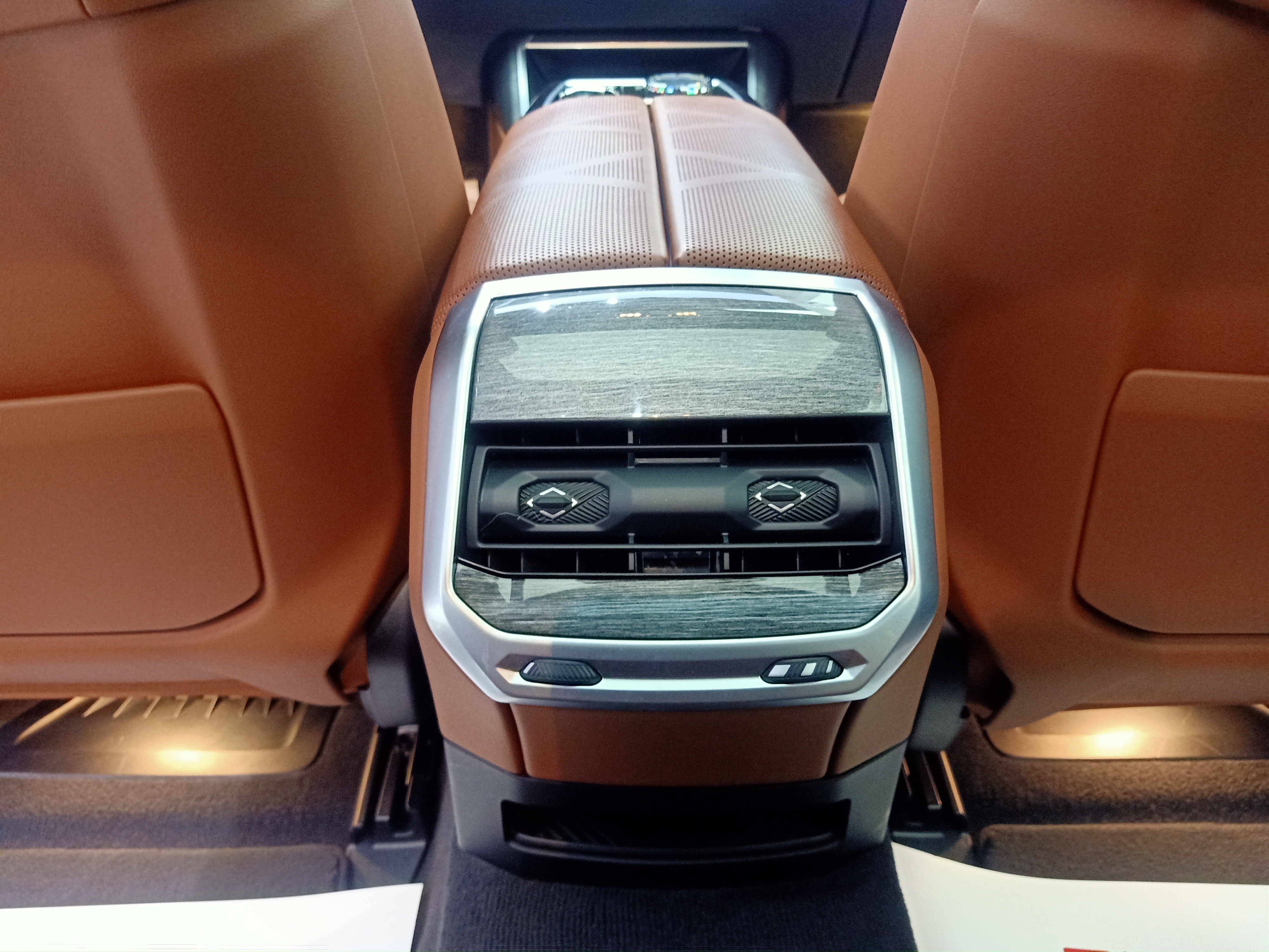 BMW i7 2023 car image #23