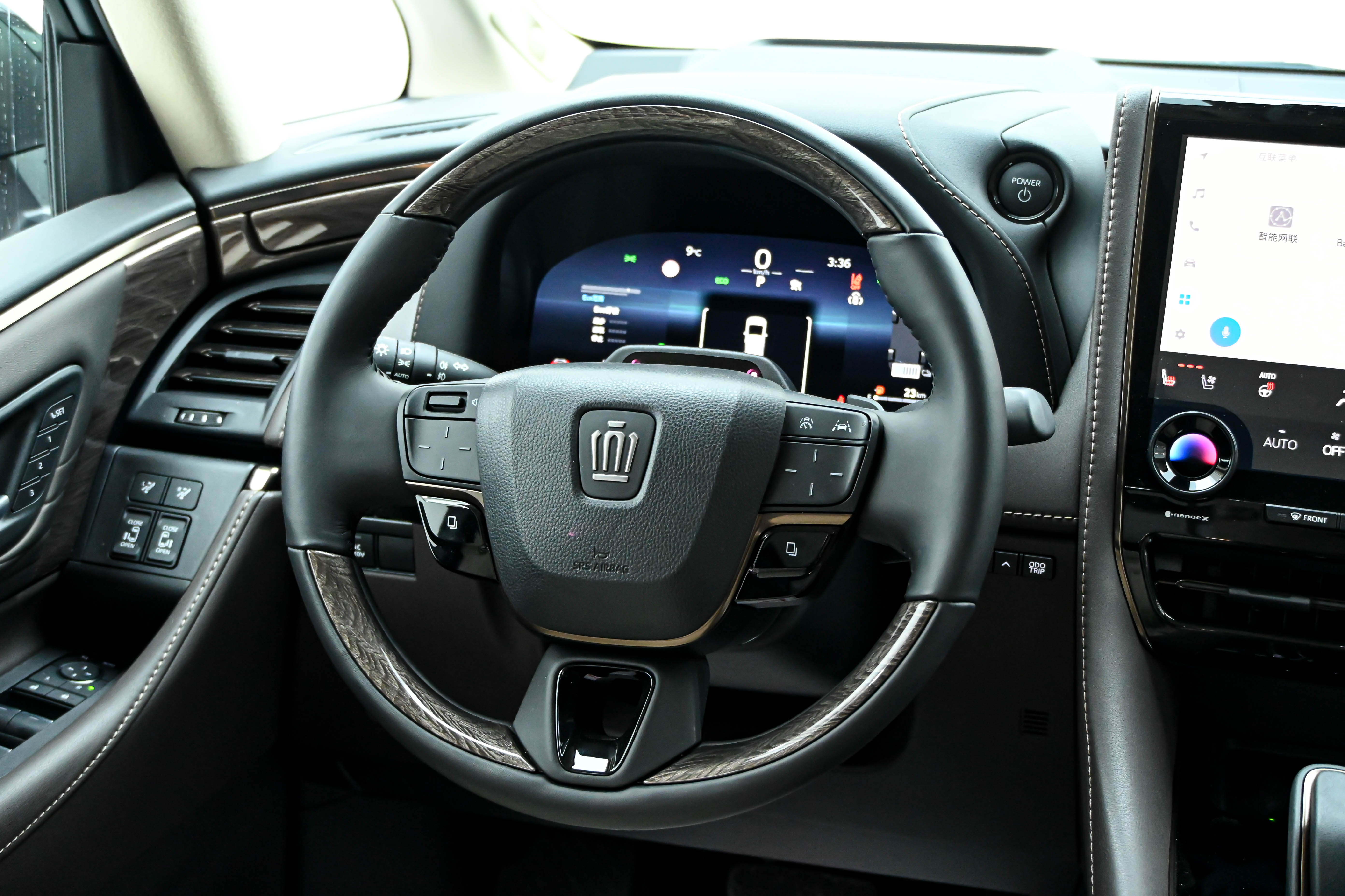 Toyota Vellfire 2026 صورة سيارة #23