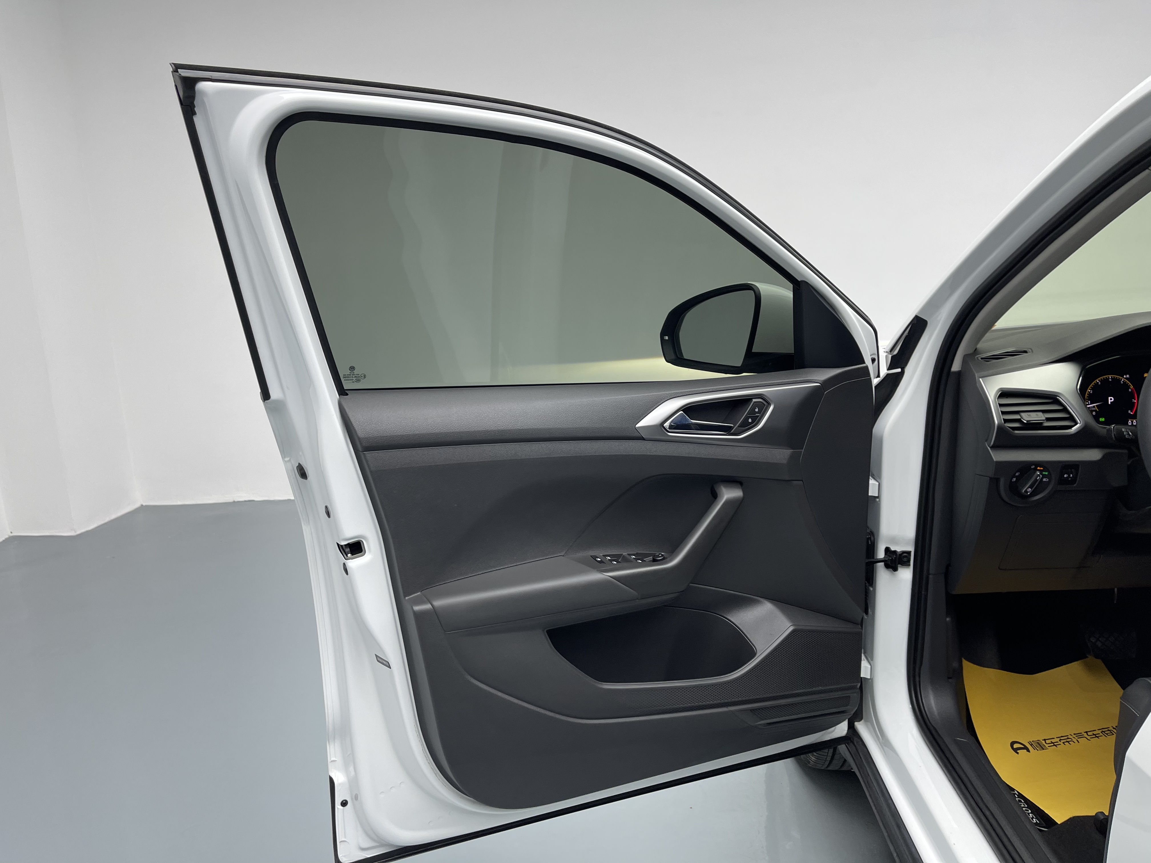 Volkswagen T-Cross 2024 #23 Volkswagen T-Cross 2024 car image #23