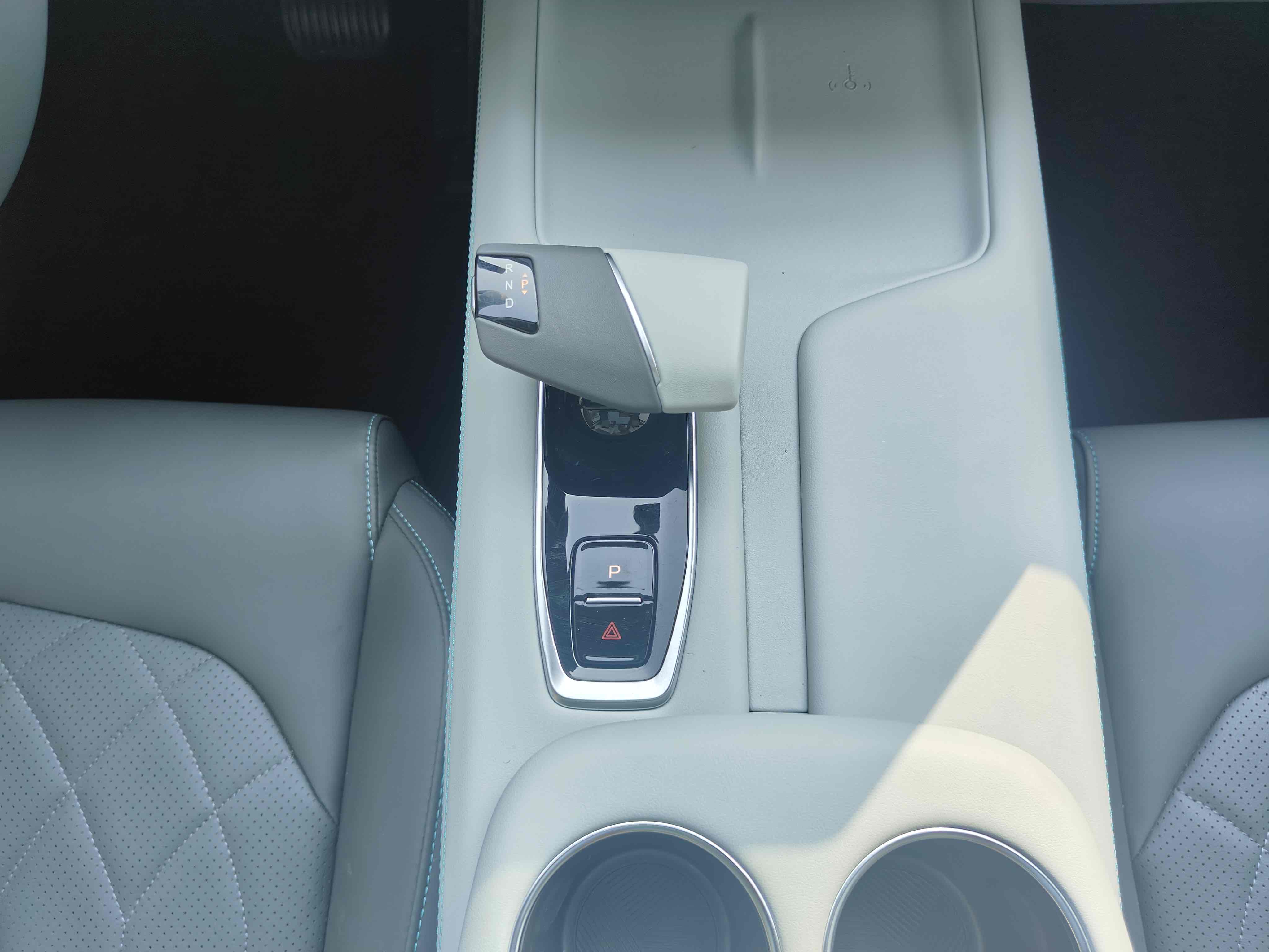 Changan UNI-Z PHEV 2024 #23 Changan UNI-Z PHEV 2024 car image #23