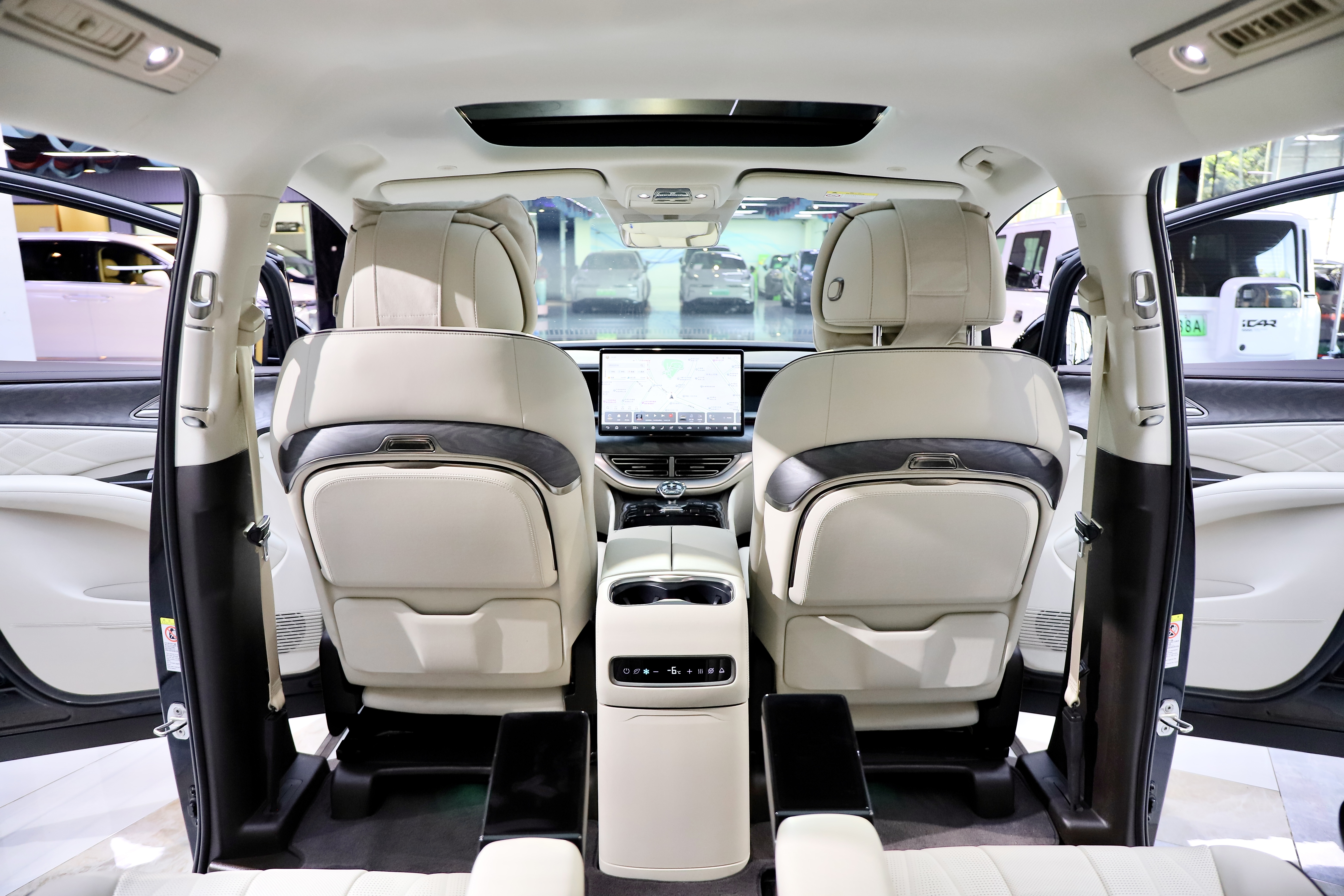 Denza D9 2024 immagine di auto #23