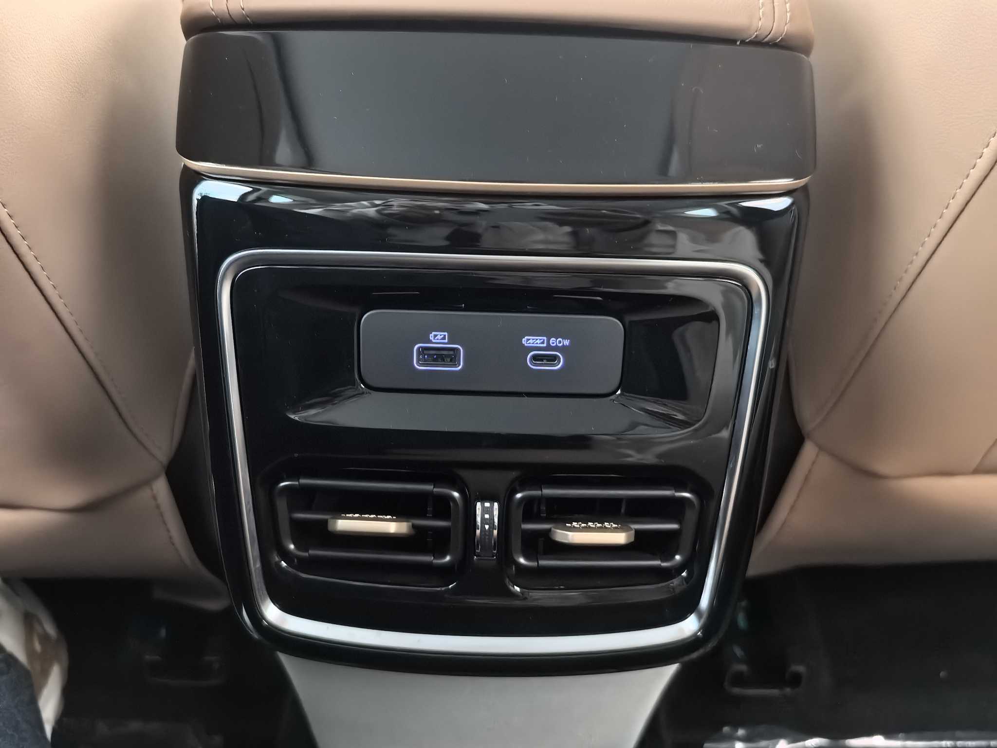 Jetour X70 C-DM 2024 immagine di auto #23