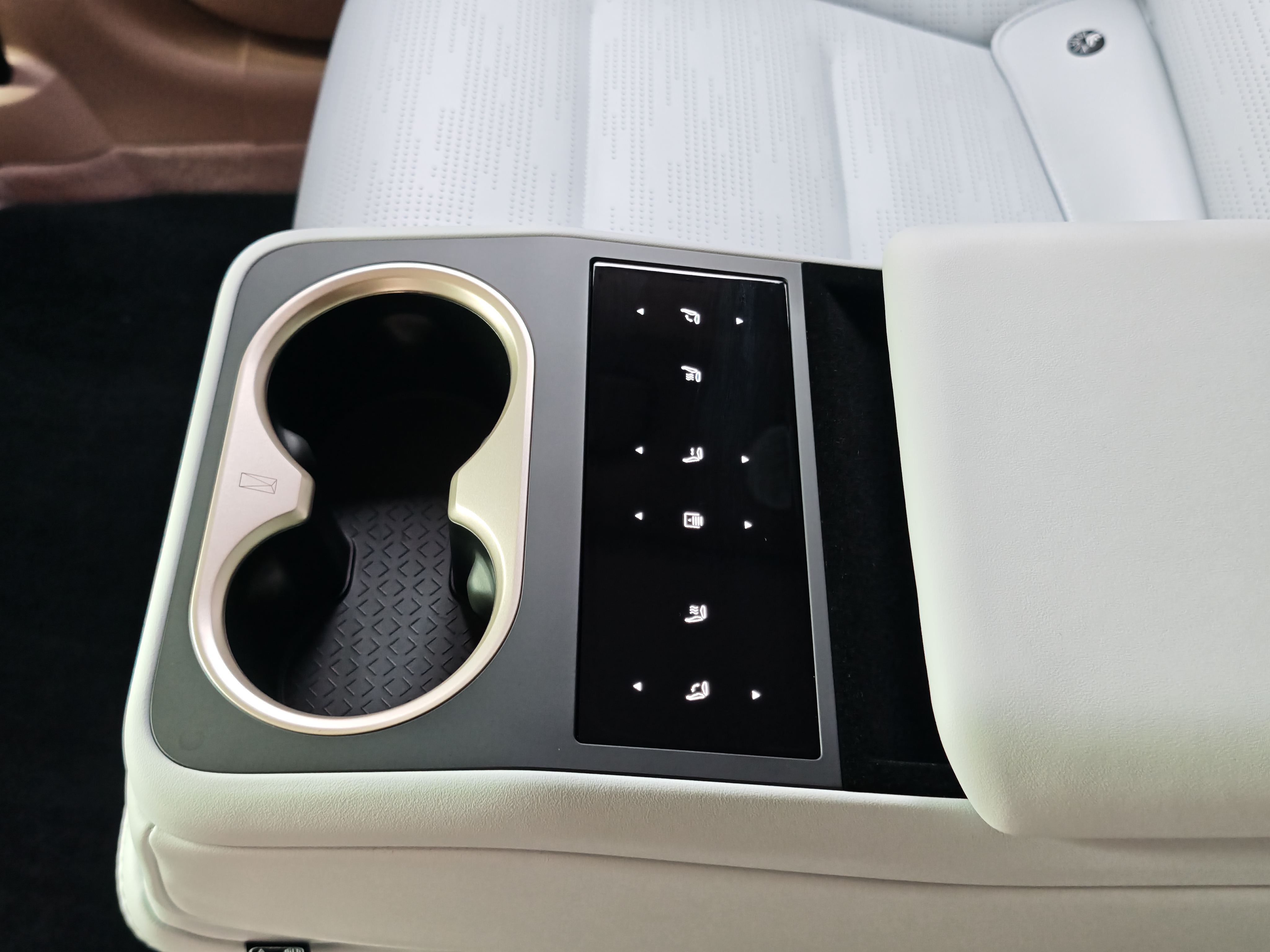 Avatr 07 2025 car image #23