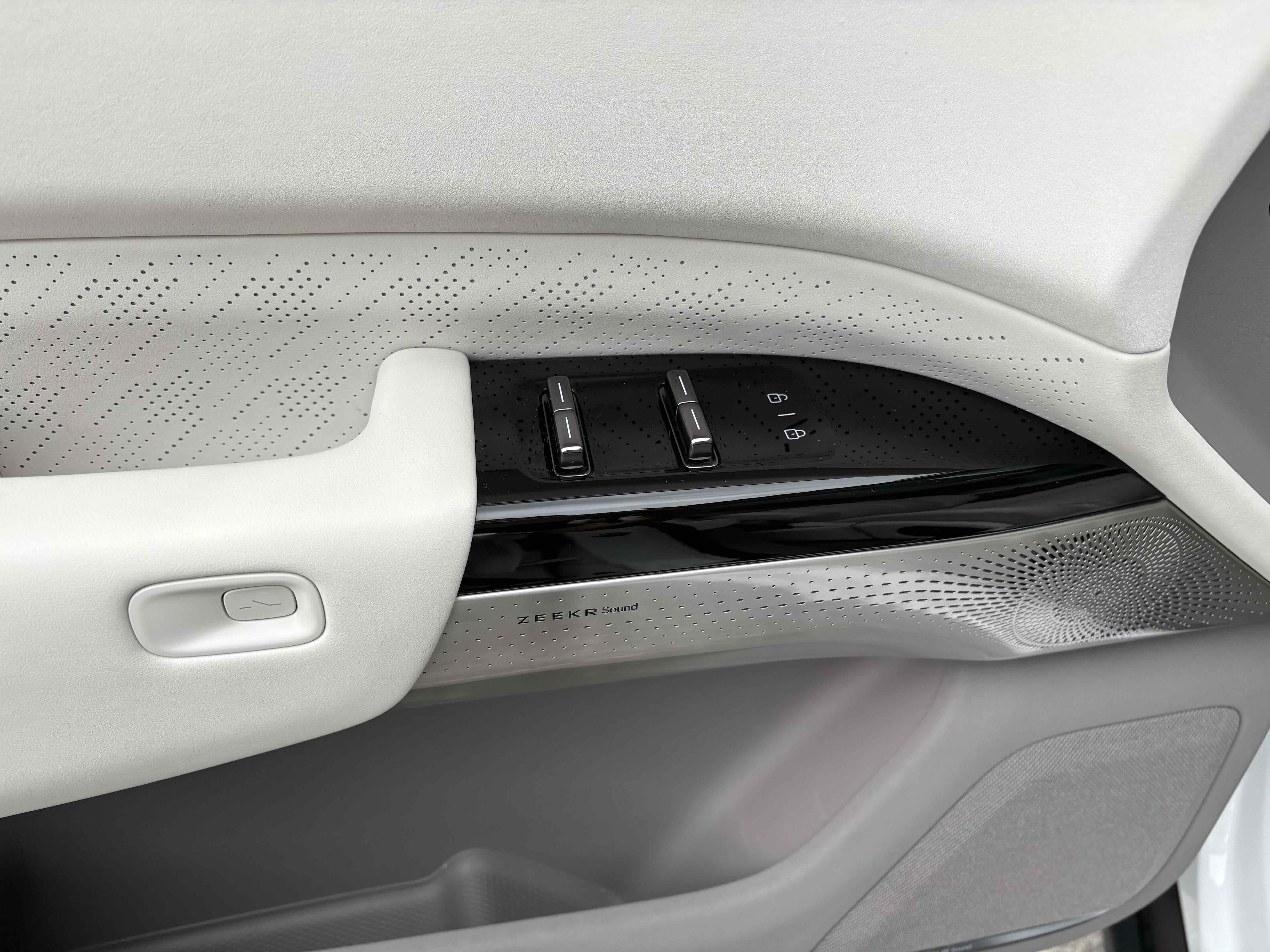 Zeekr 7X 2024 car image #23