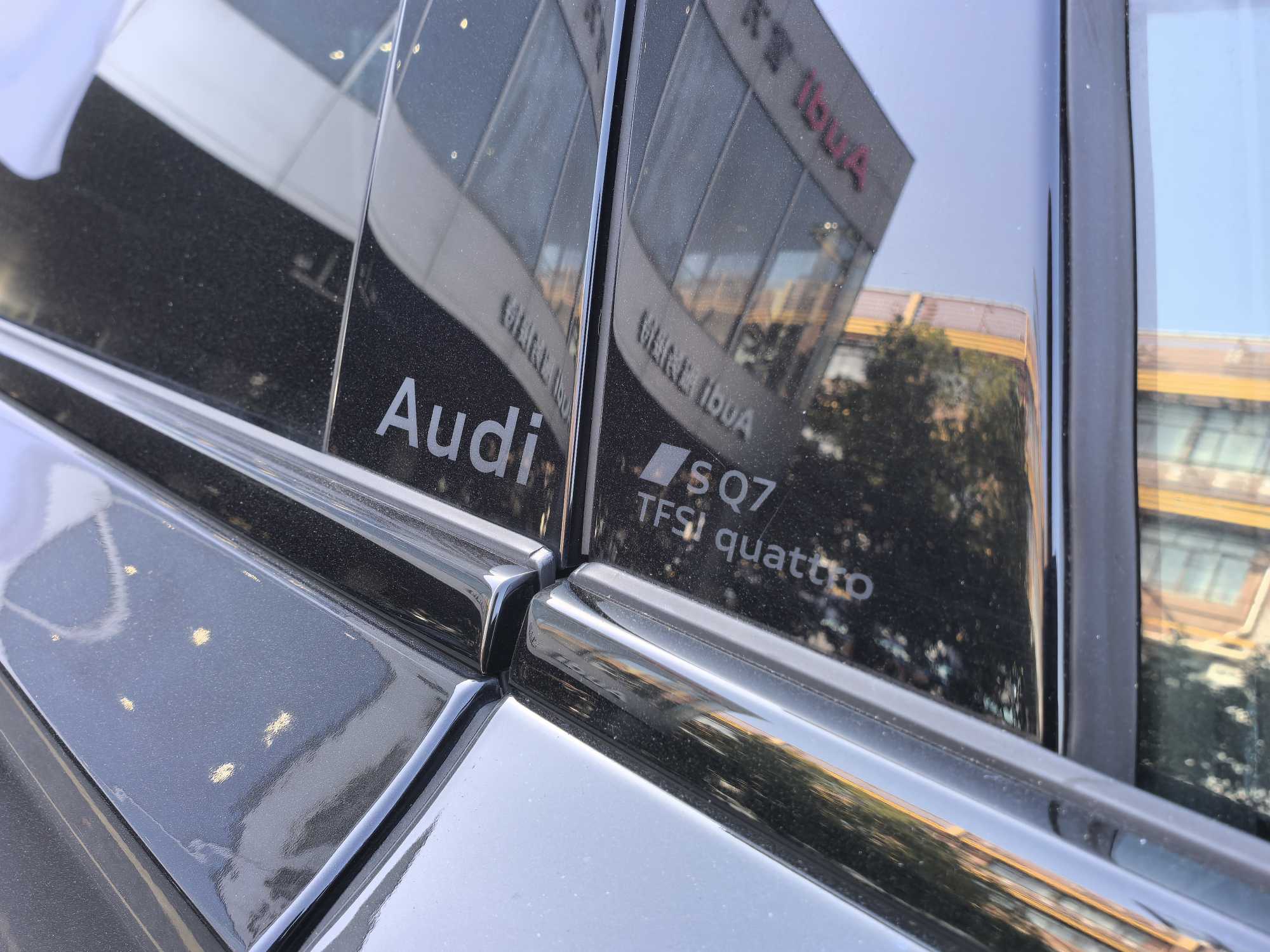 Audi SQ7 2024 car image #23