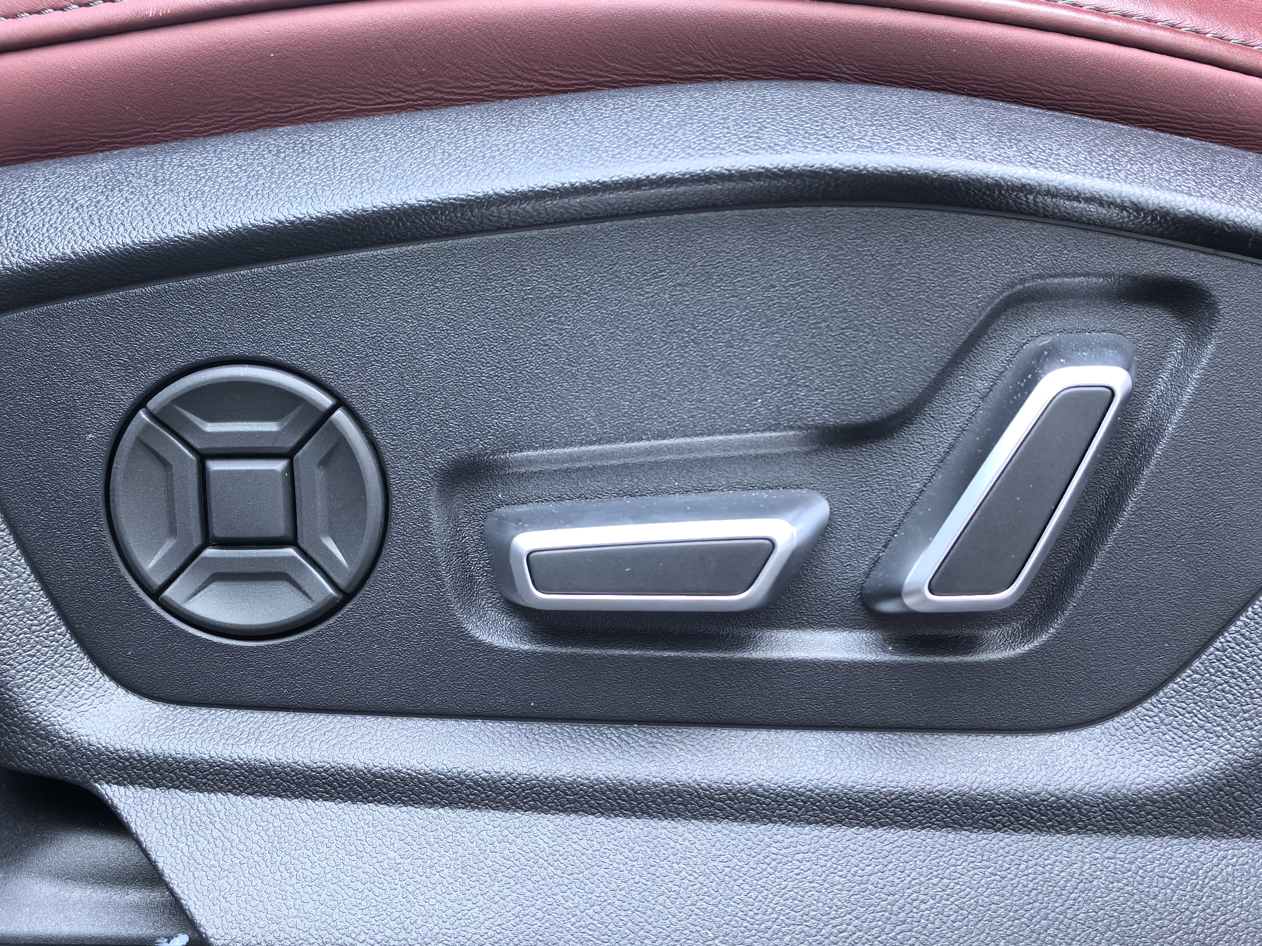 Audi SQ7 2024 car image #23