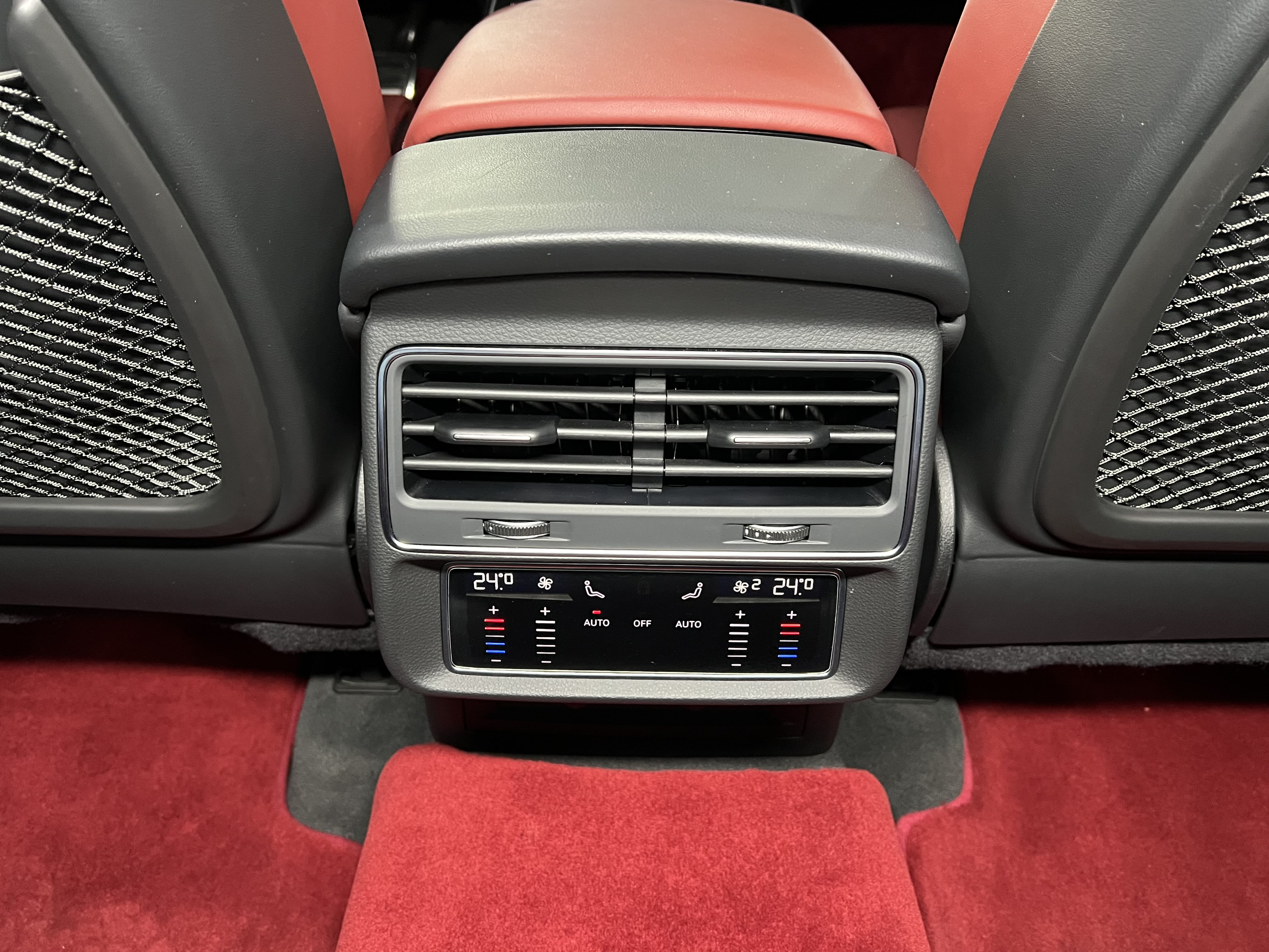 Audi SQ7 2024 #23 Audi SQ7 2024 car image #23