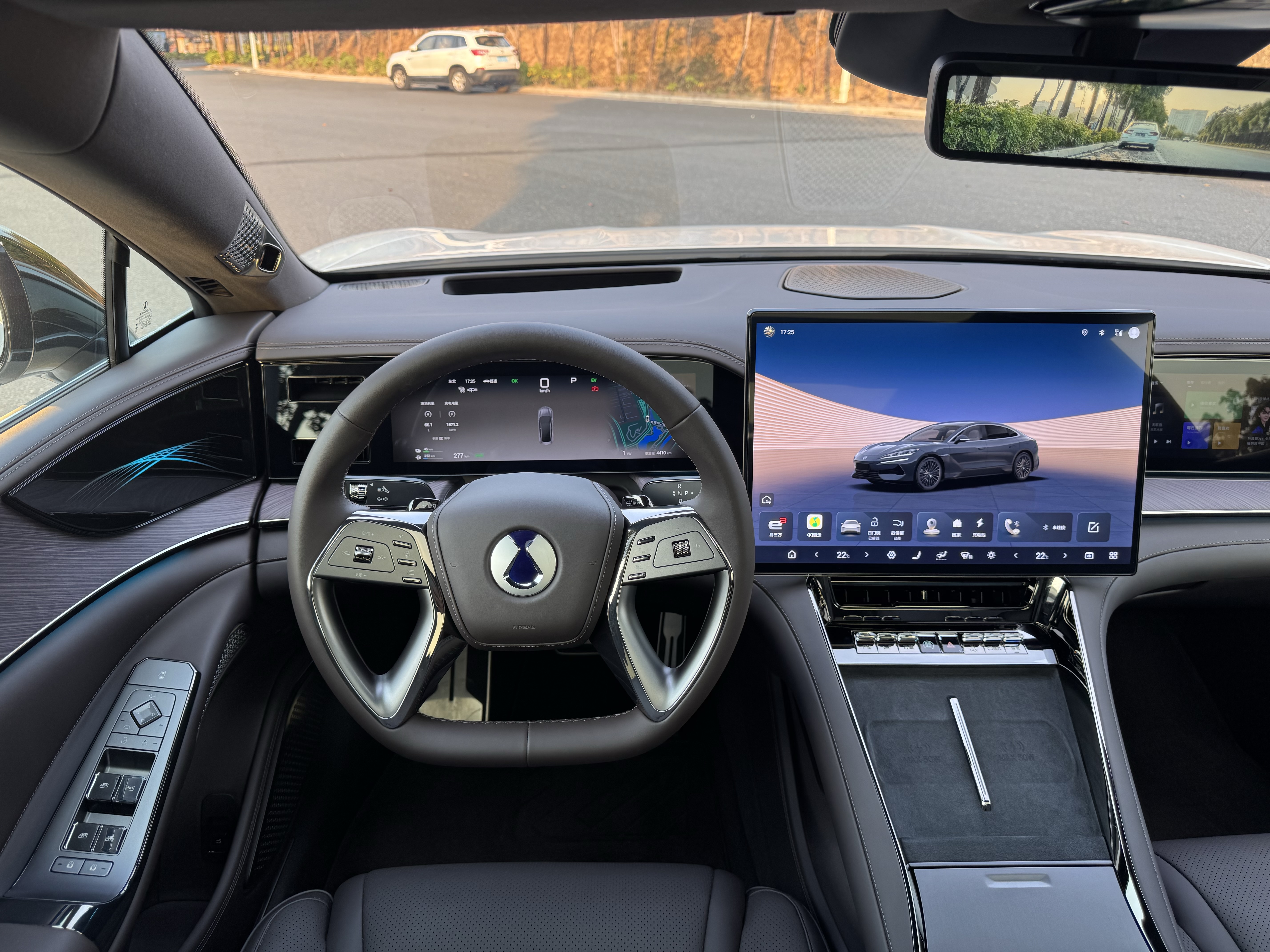 Denza Z9 2025 car image #23