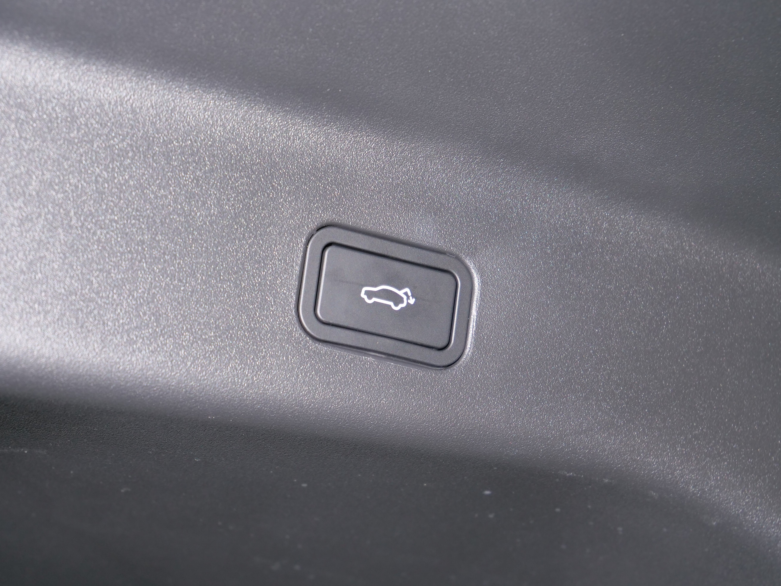Lynk & Co 900 2025 car image #23