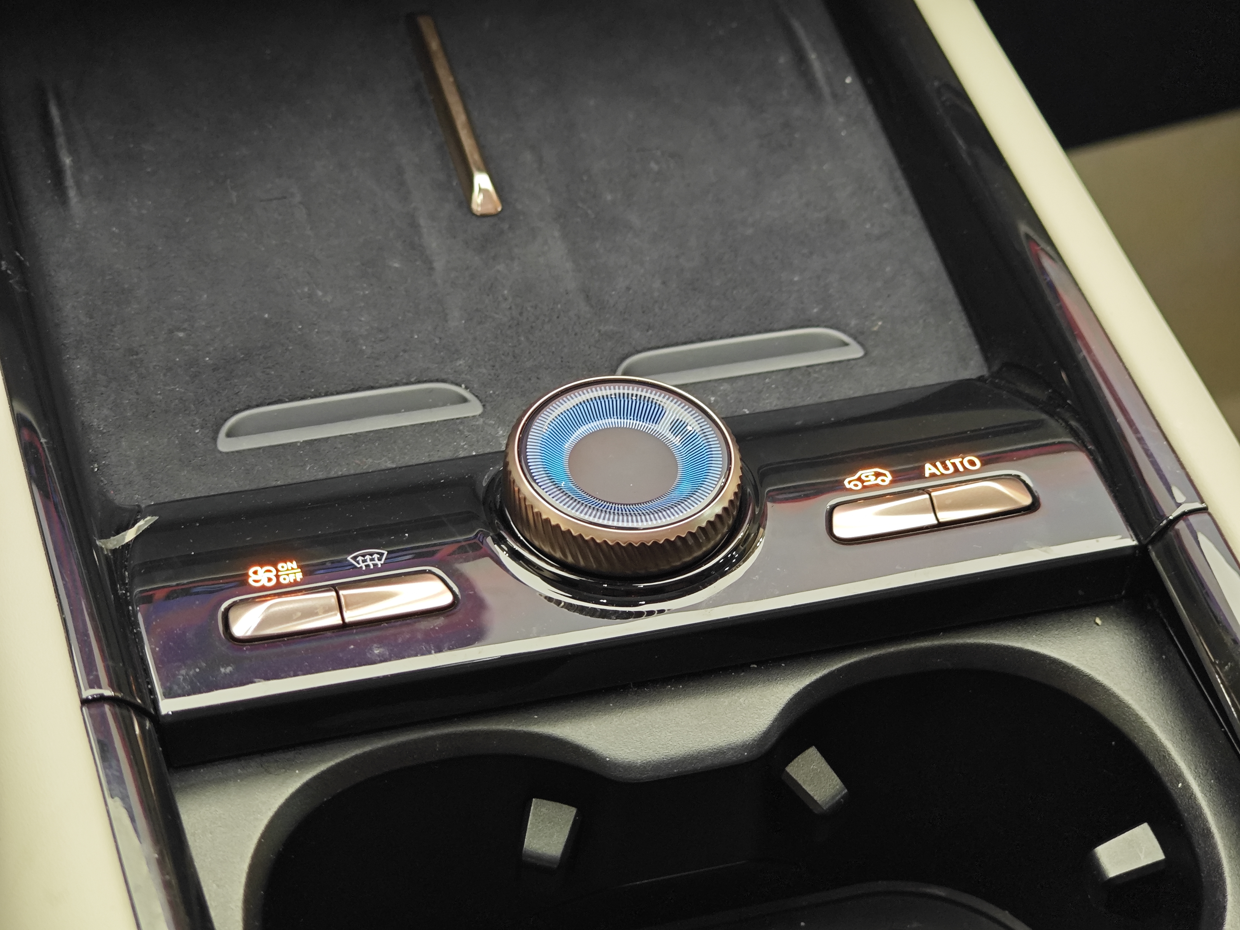 Lynk & Co 900 2025 car image #23