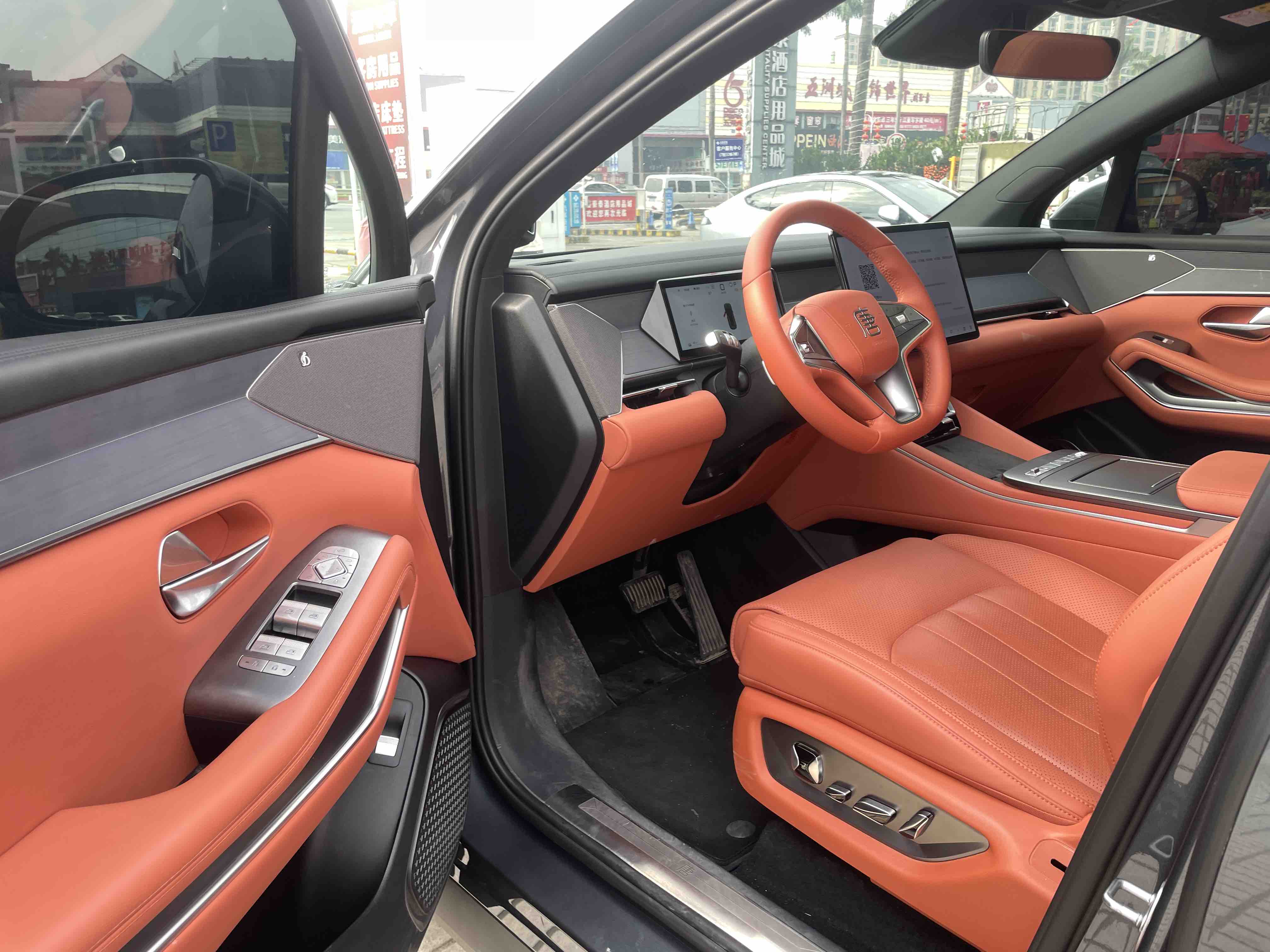 BYD Tang L 2025 immagine di auto #23