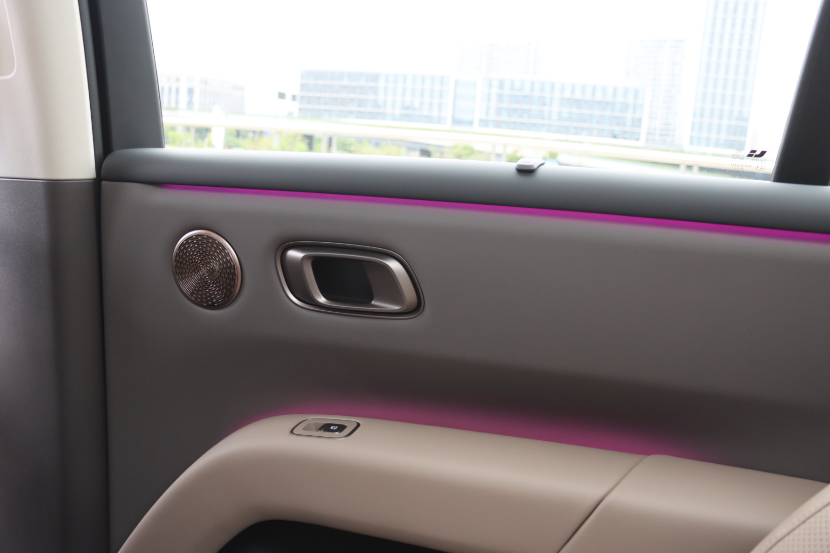 Li i8 2025 image de voiture #23