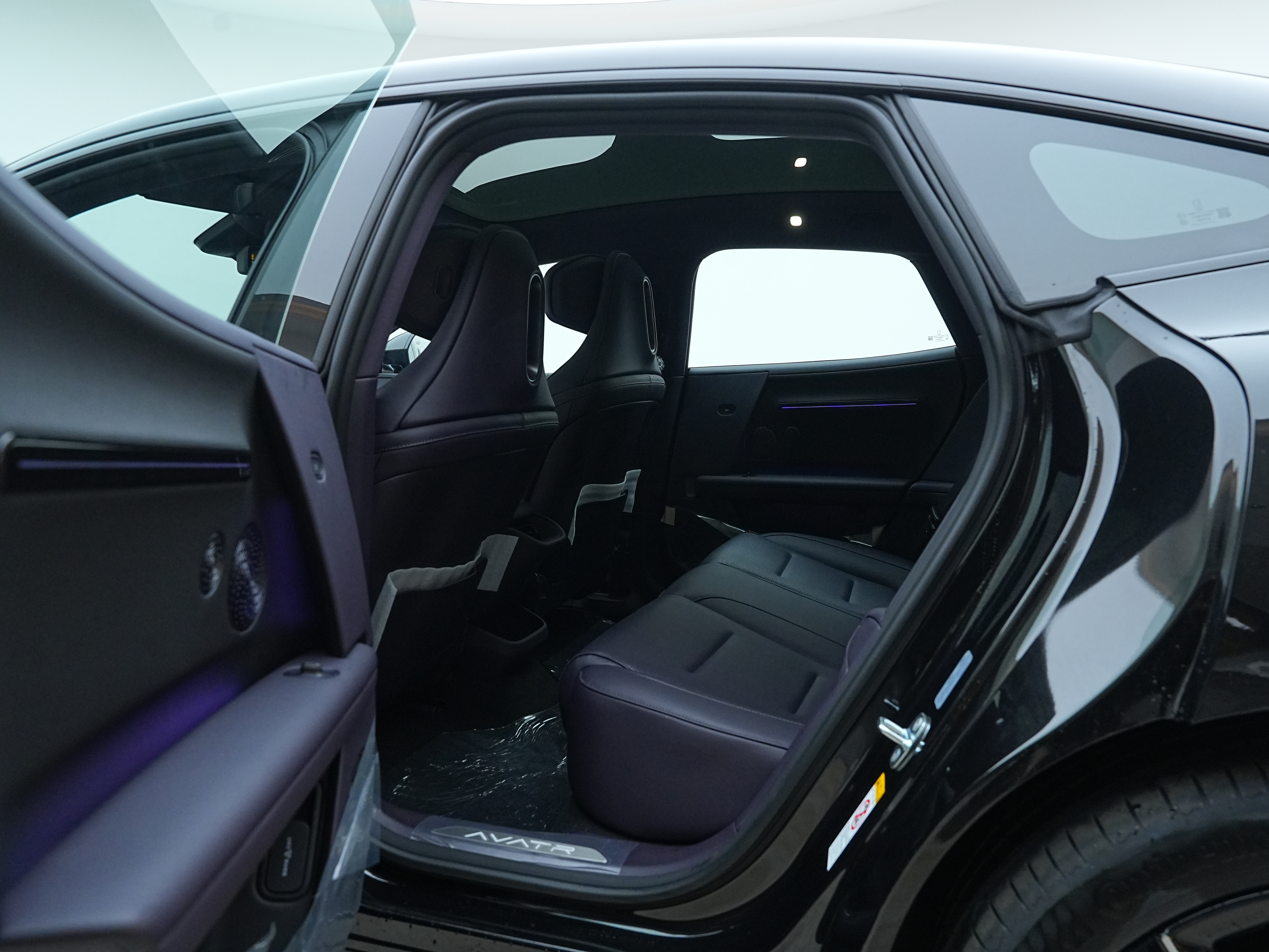 Avatr 06 2026 car image #23