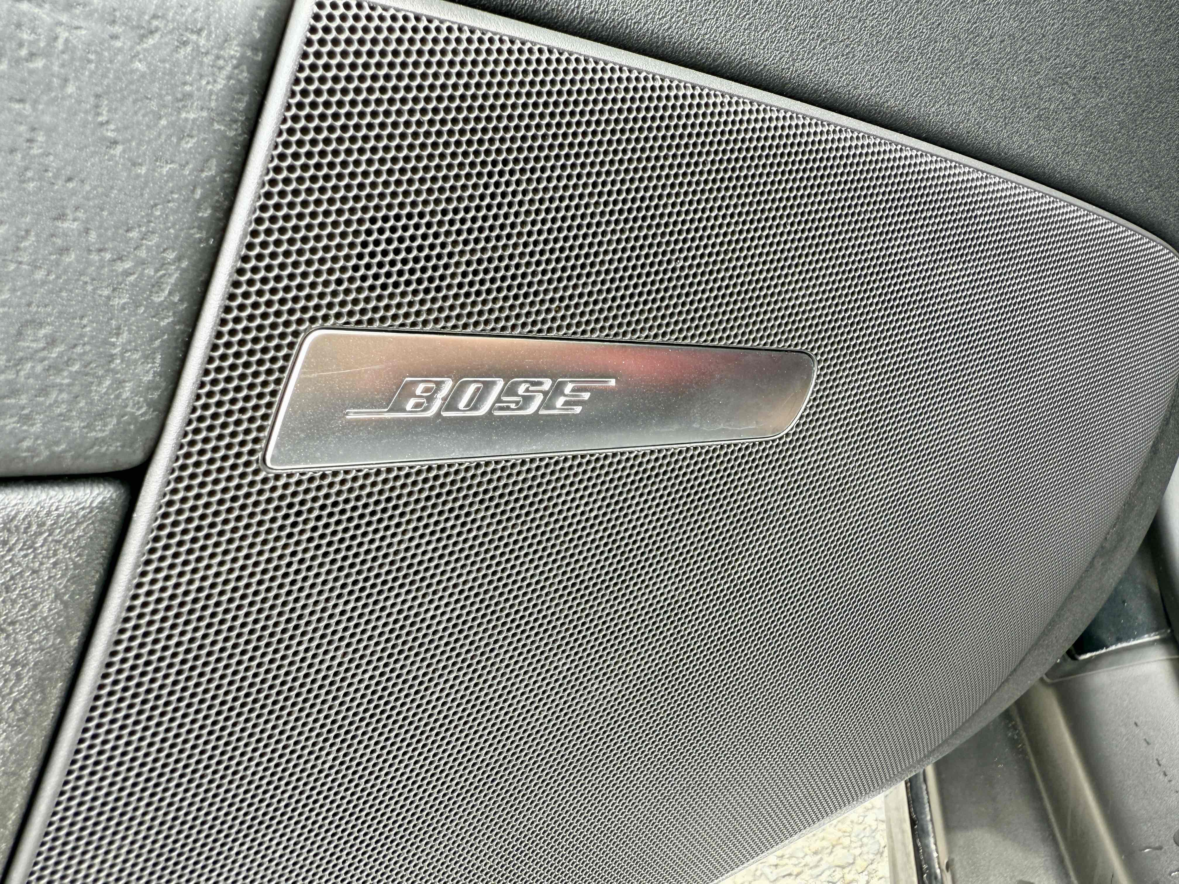 Audi TTS 2011 car image #23