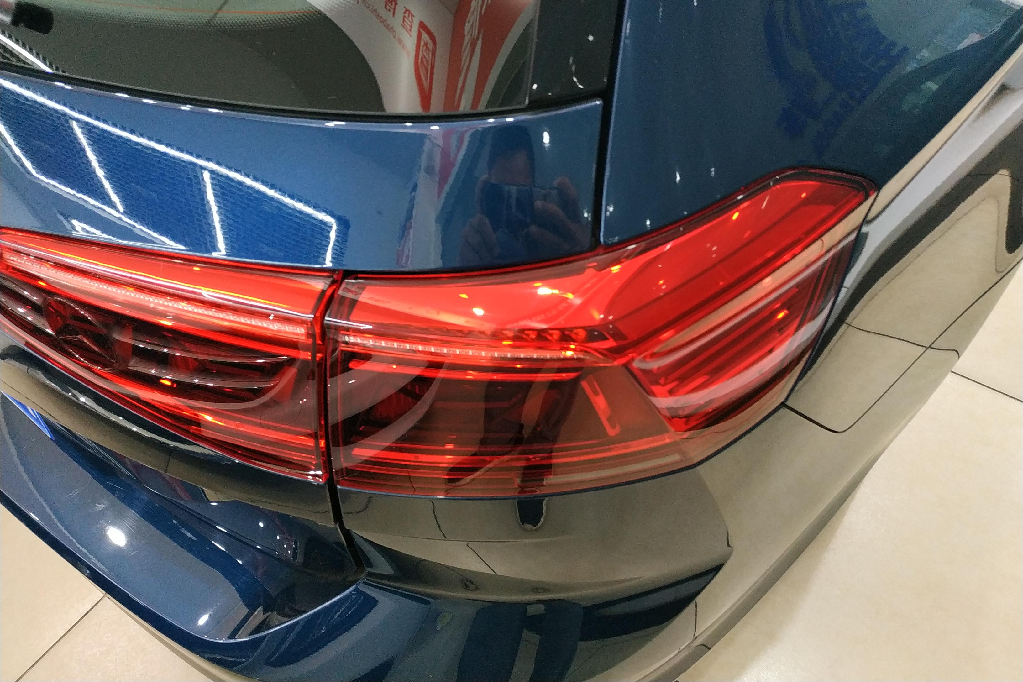 Volkswagen Passat Variant 2023 immagine di auto #23