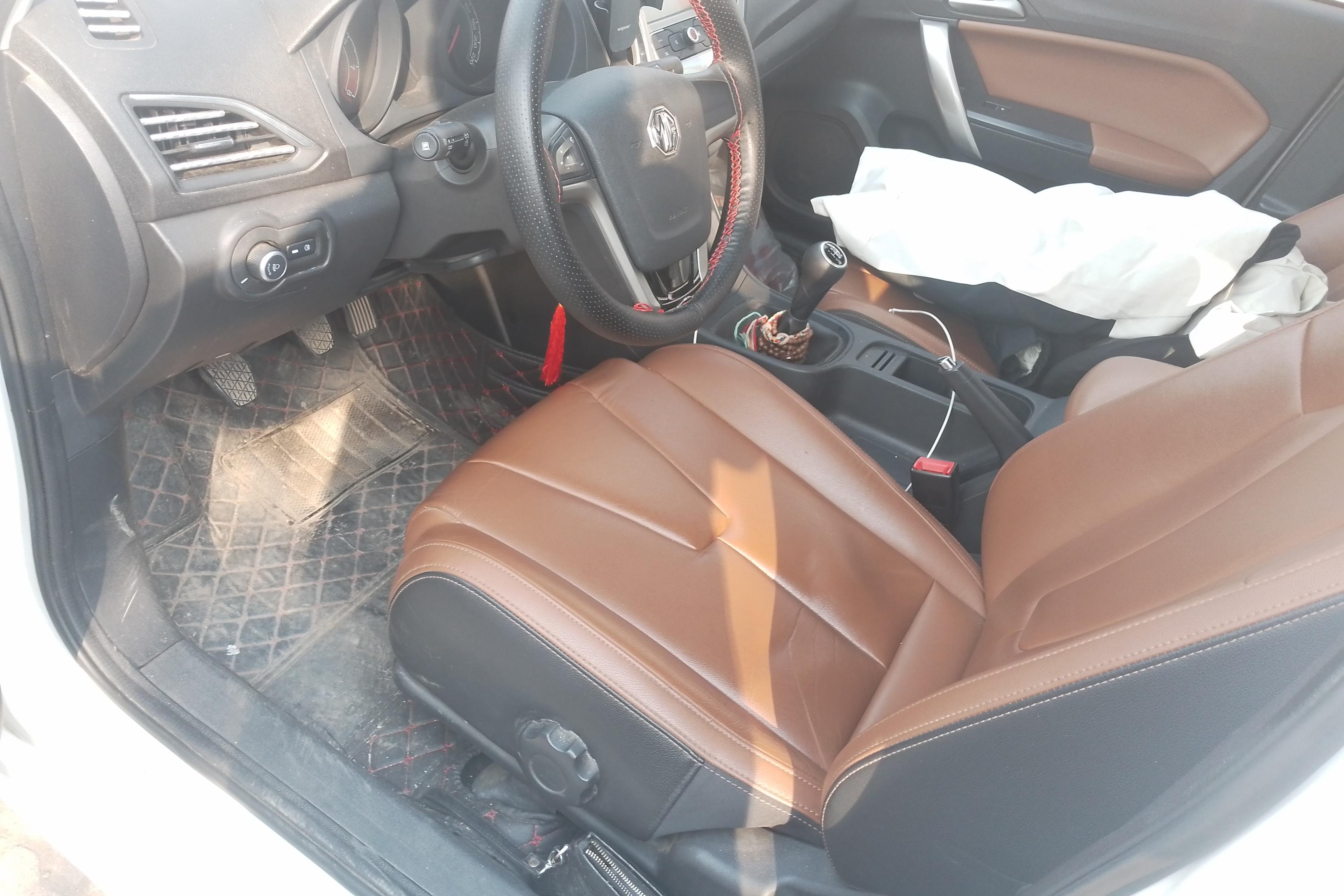 MG GT 2017 car image #23