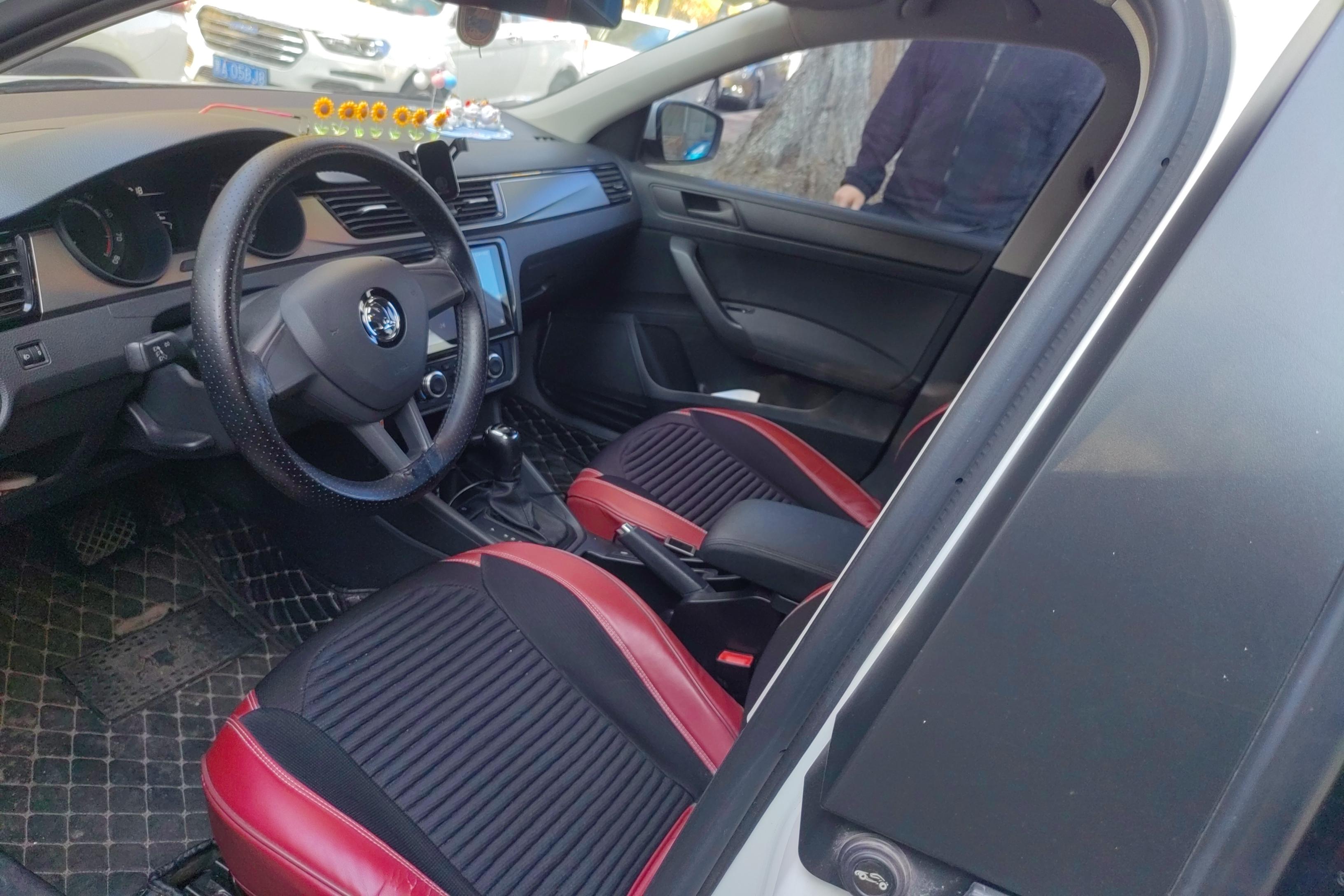 Skoda Rapid Spaceback 2021 car image #23